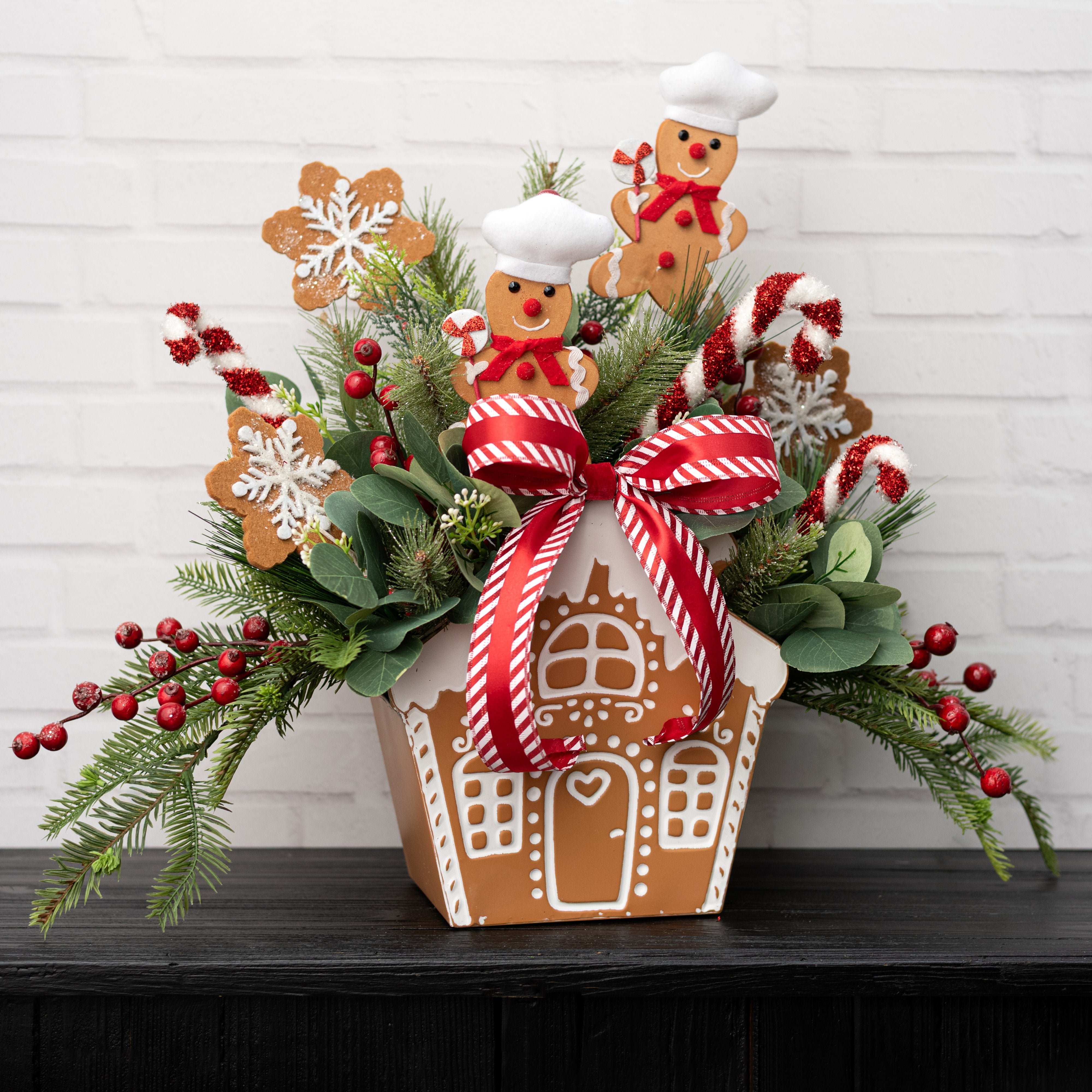 10" Tim Gingerbread House Bucket Planter detail photo 4