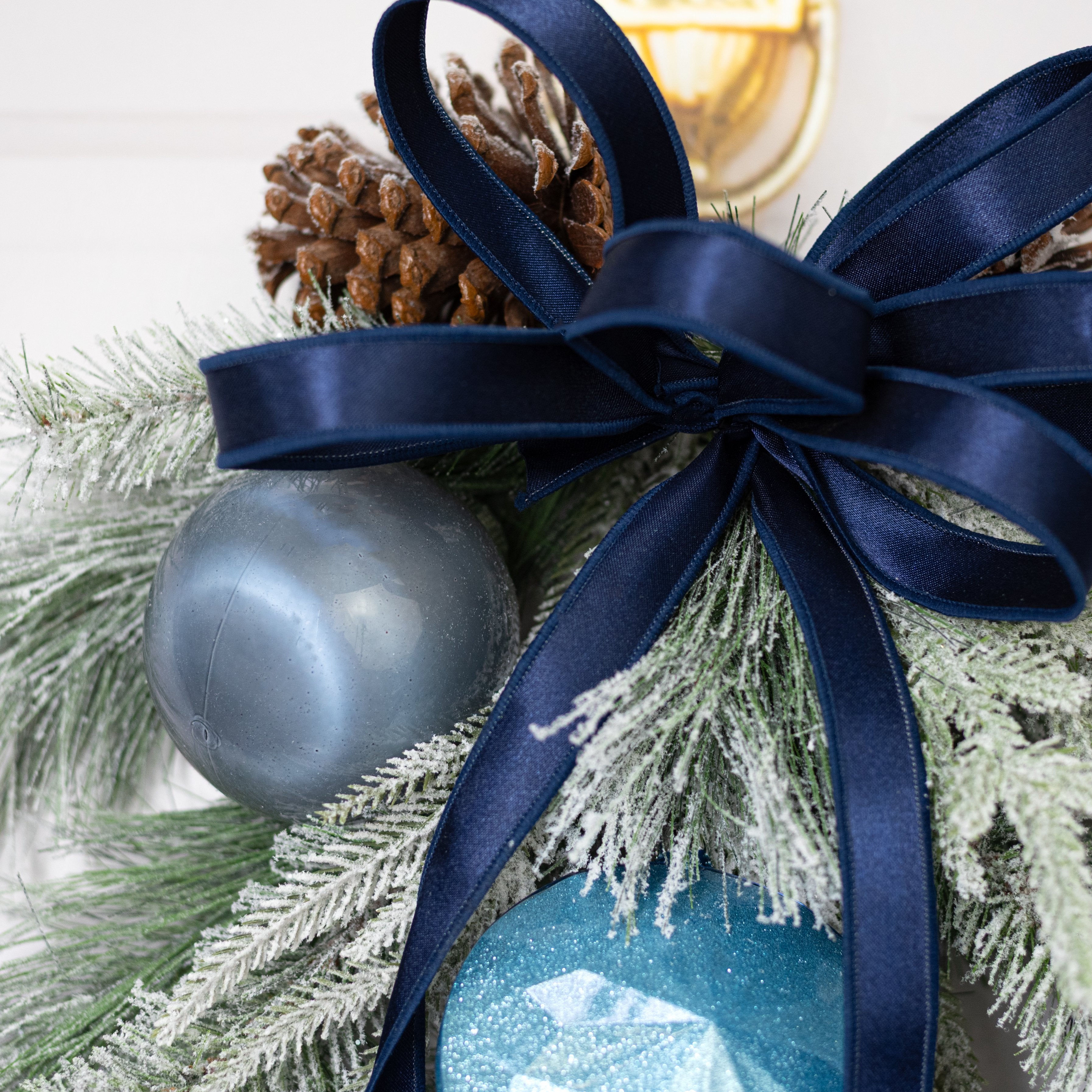 100mm Lacquered Glass-Look Shatterproof Ornament: Grey detail photo 5