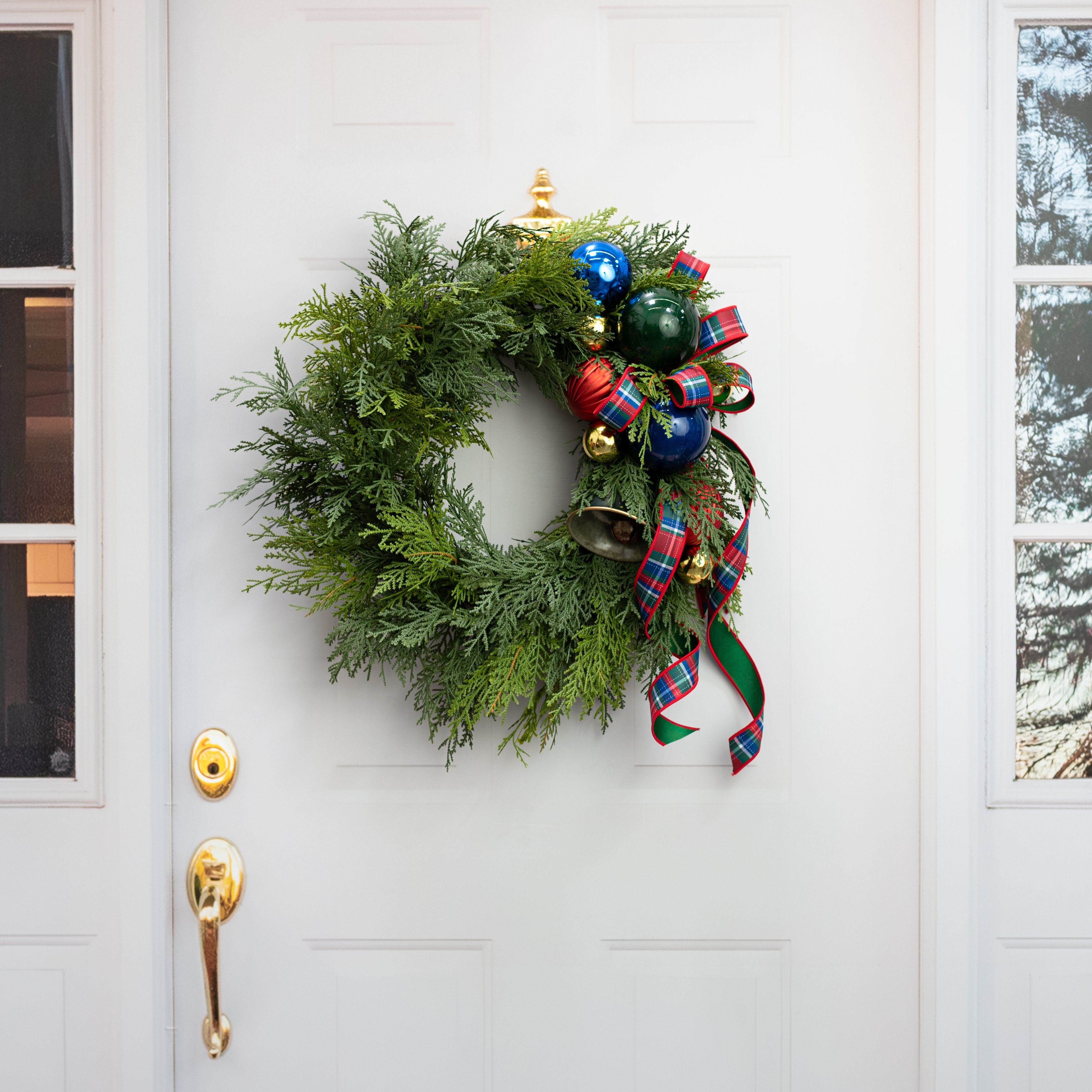 100mm Lacquered Glass-Look Shatterproof Ornament: Hunter Green detail photo 4