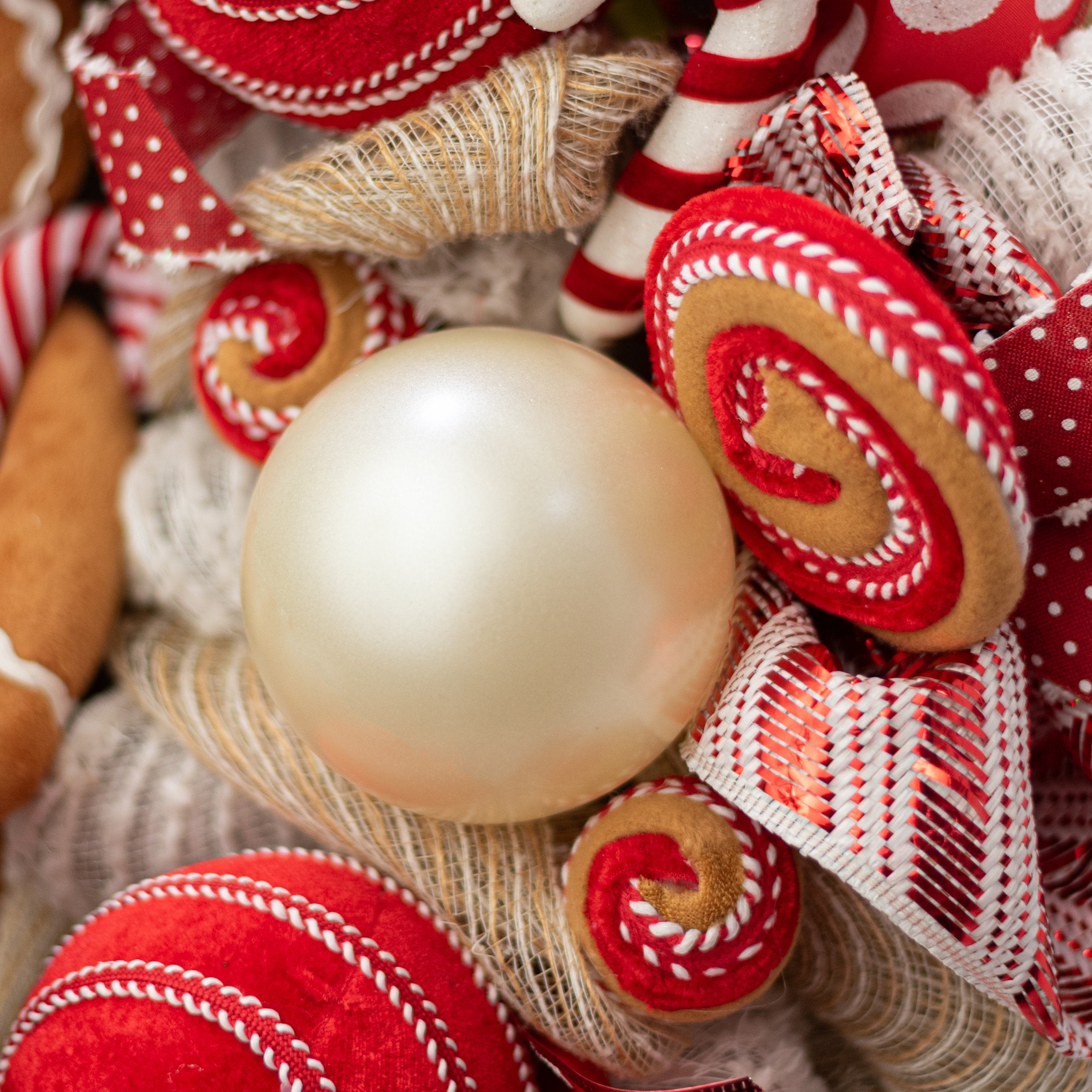 100mm Pearlized Ball Ornament: Ivory Lifestyle Photo