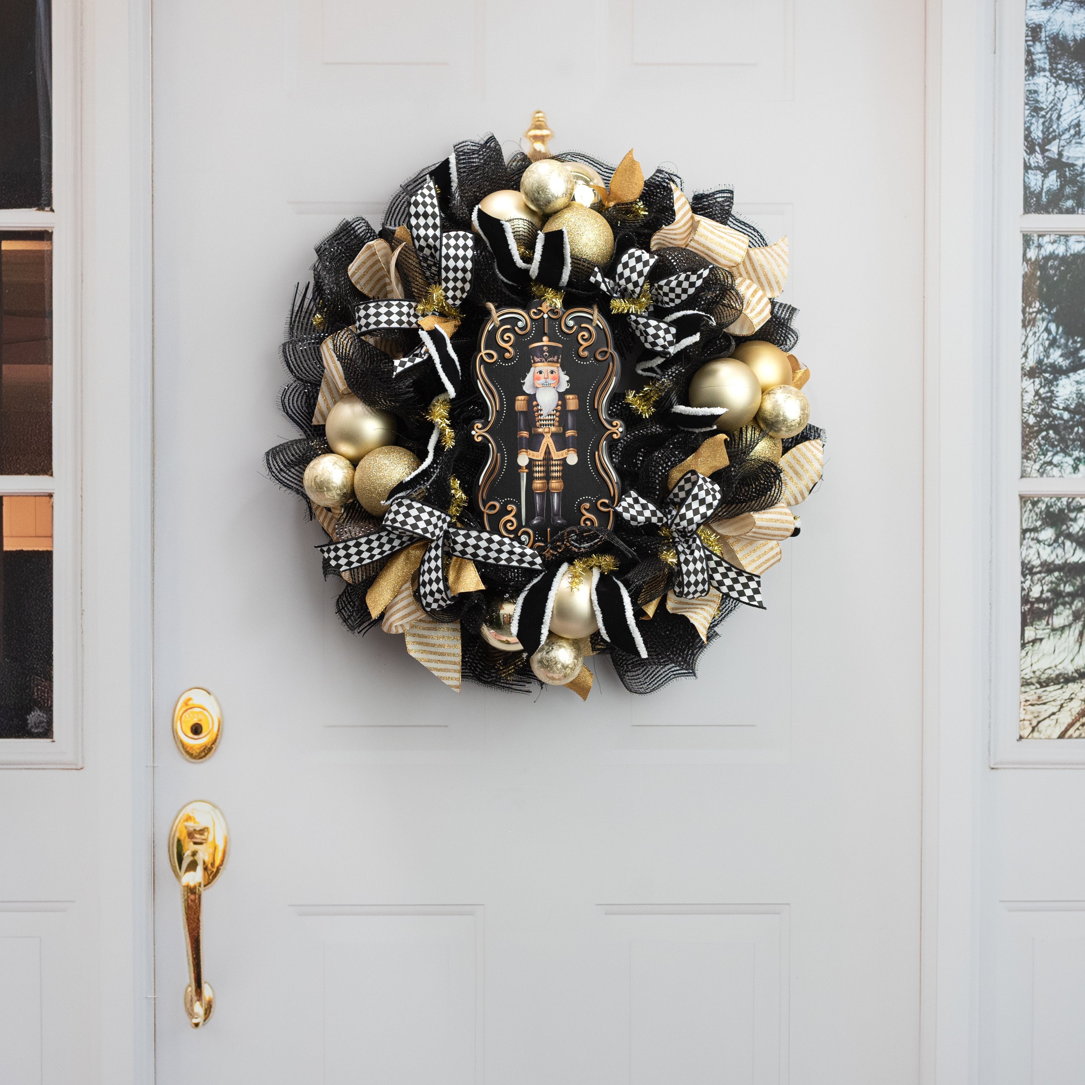 11.5" Metal Embossed Hanger: Harlequin Nutcracker detail photo 4
