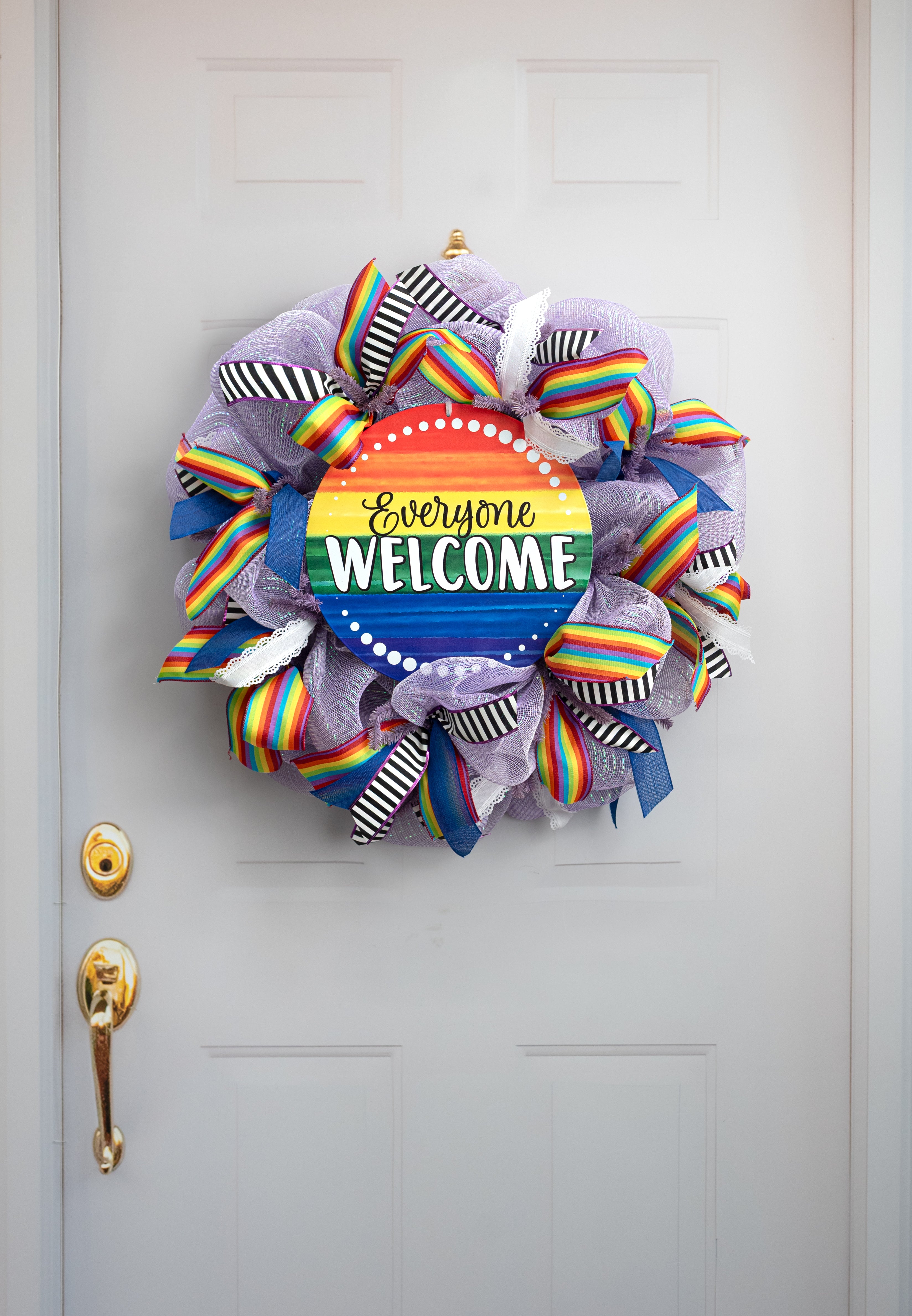 12" Round Metal Sign: Everyone Welcome Rainbow detail photo 4