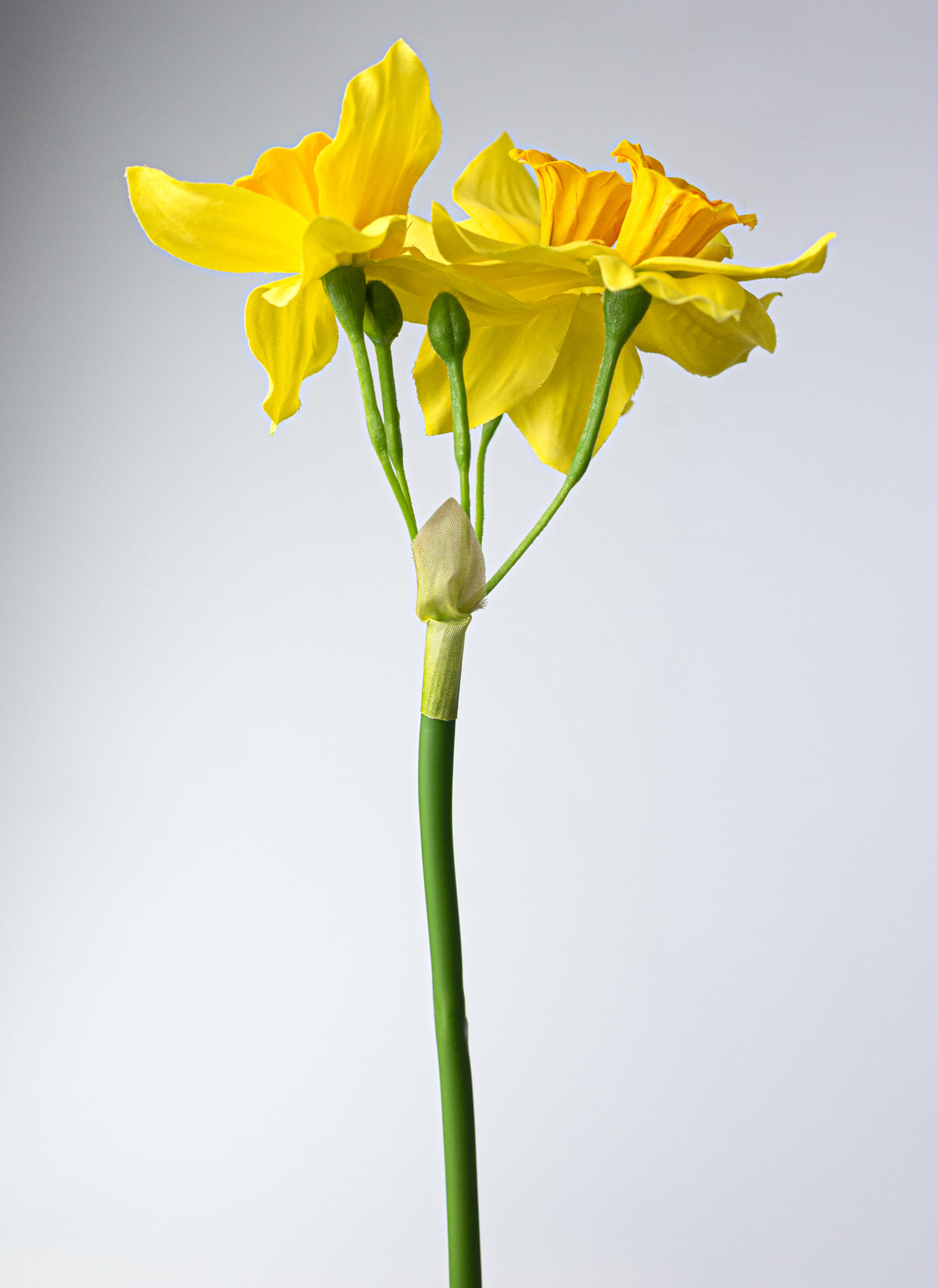 15" Artificial Daffodil Bundle: Yellow (3 Stem) detail photo 4