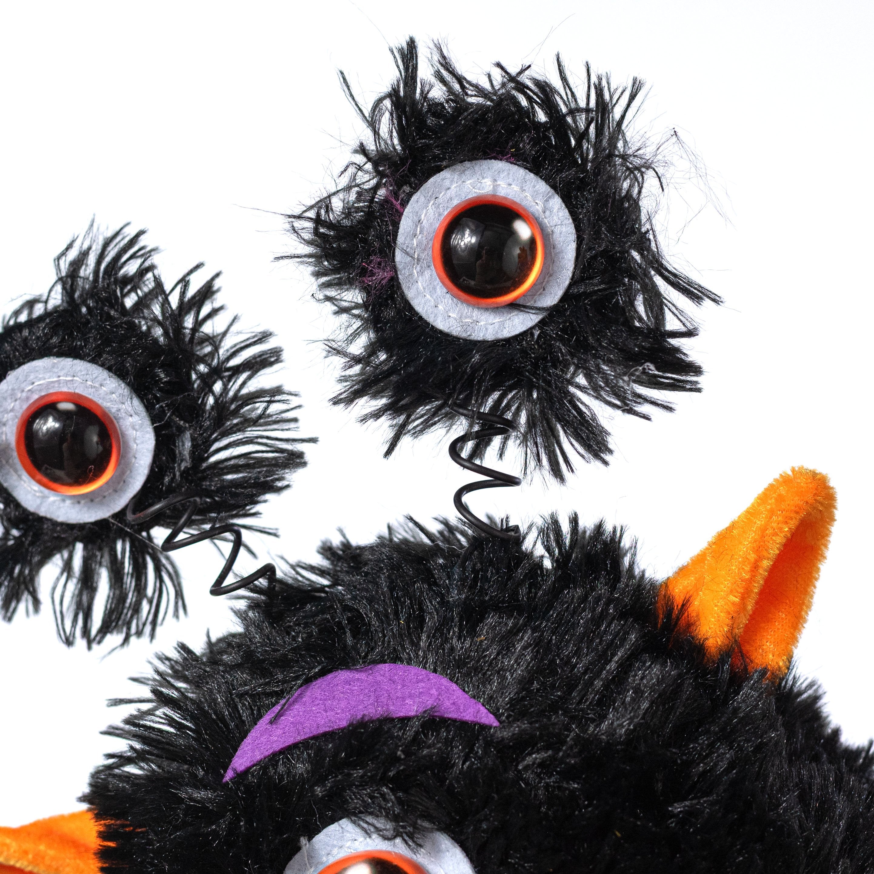 15" Plush Bow-Tie Halloween Monster Wreath Decor: Black detail photo 5