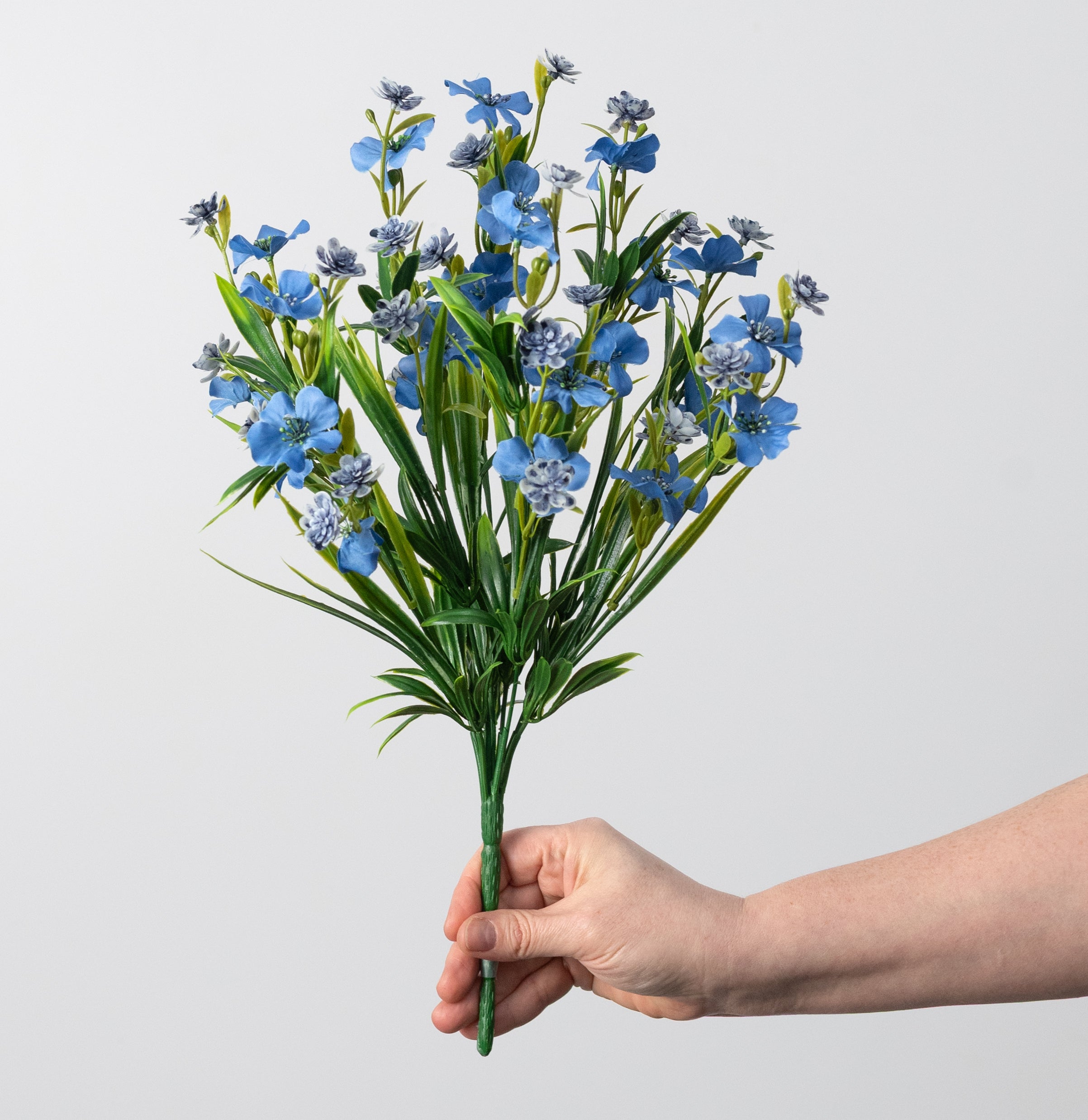 17â Wildflower Filler Bush: Blue (9 Stem) detail photo 3