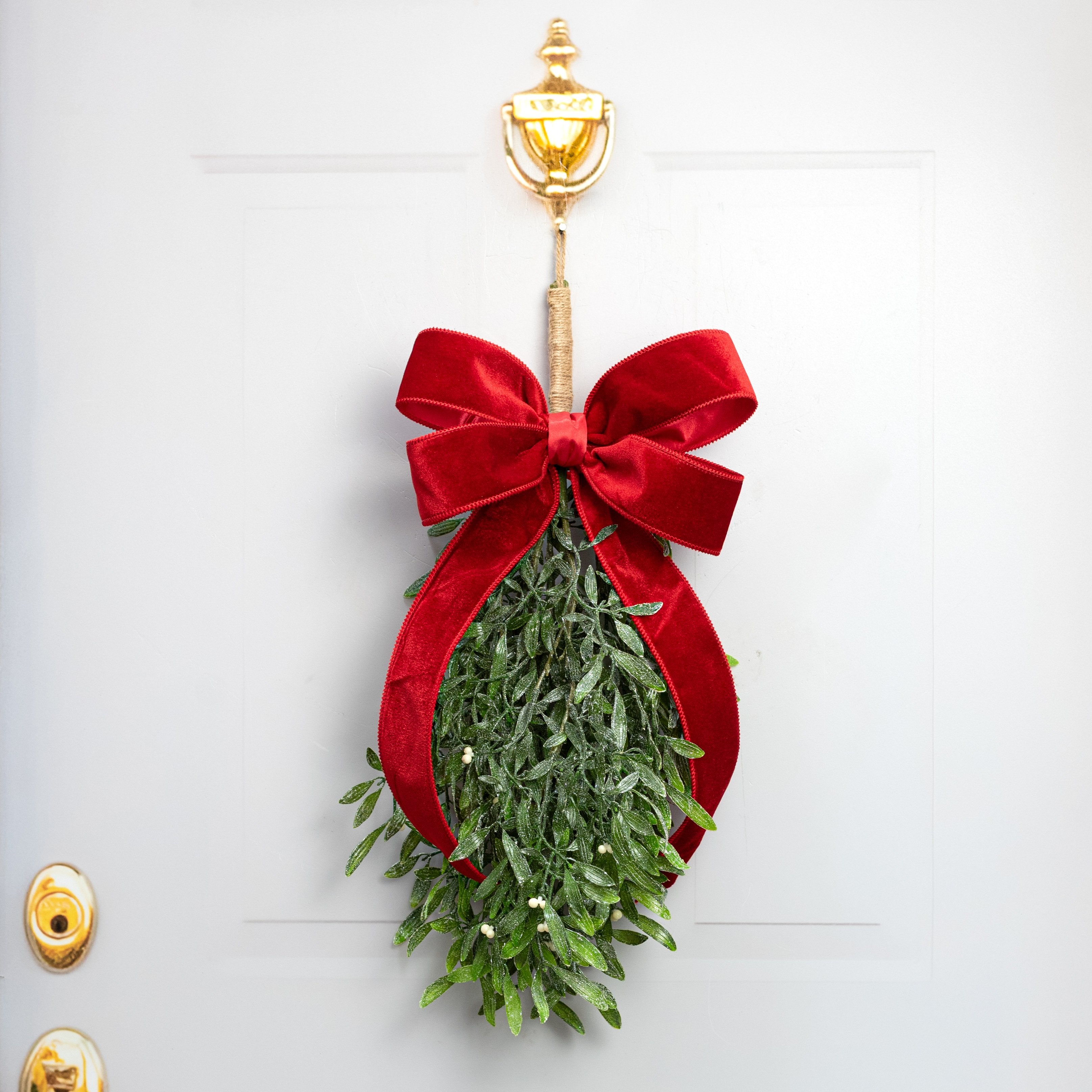 23" Frosted Mistletoe Hanging Bush Lifestyle Photo