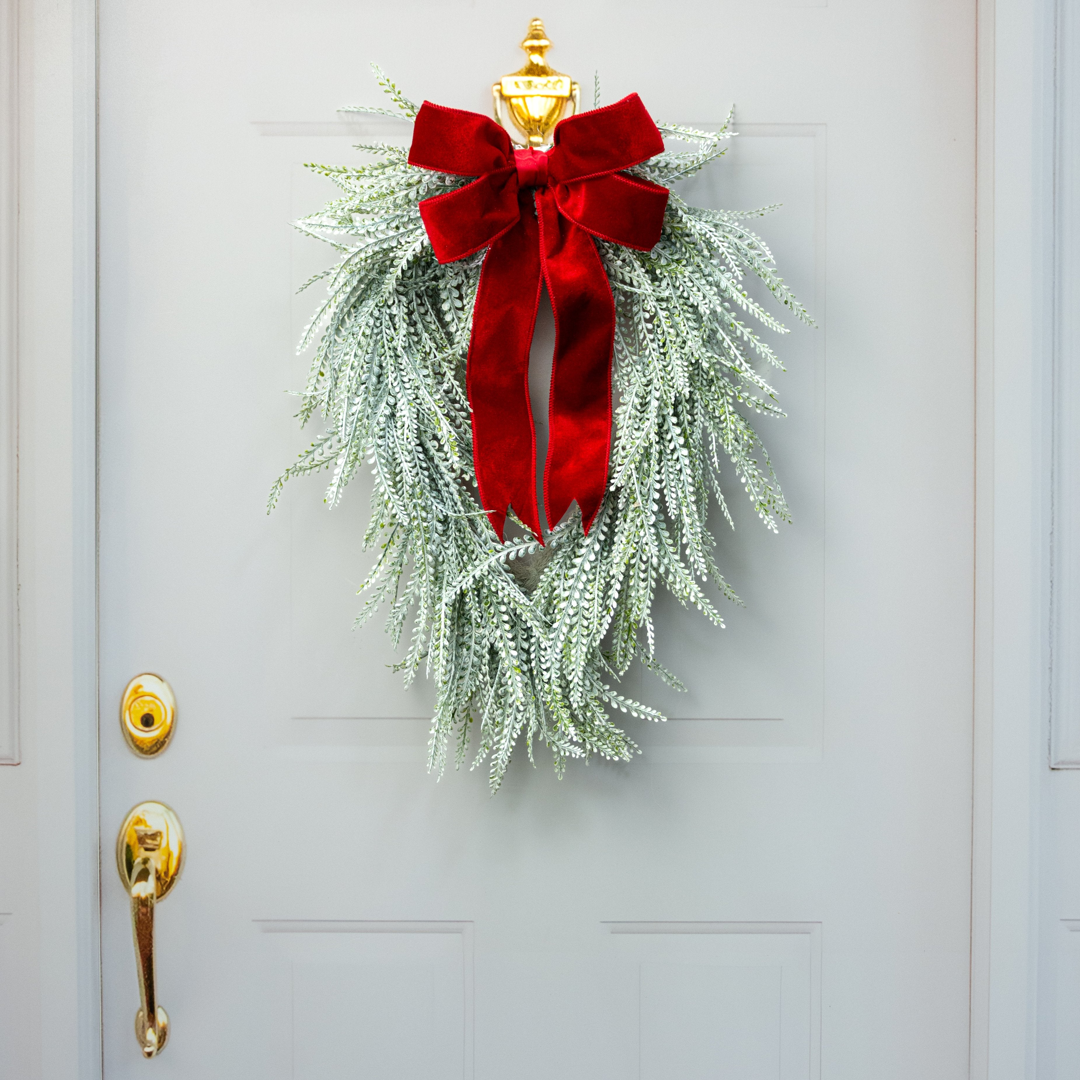 26" x 17" Draping Button Fern Wreath: White Wash detail photo 4