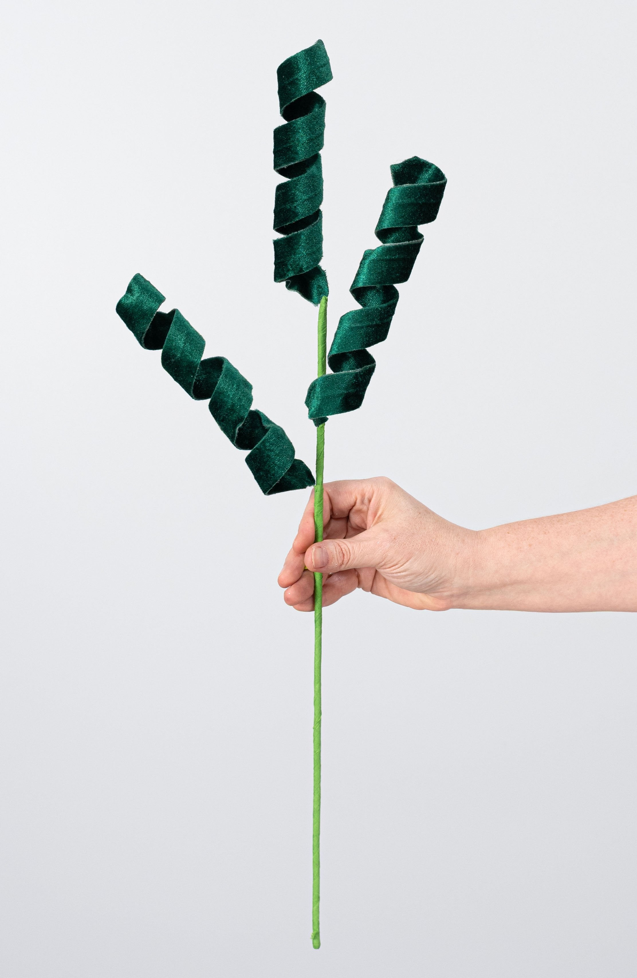 28" Velvet Curly Spray: Emerald Green detail photo 3