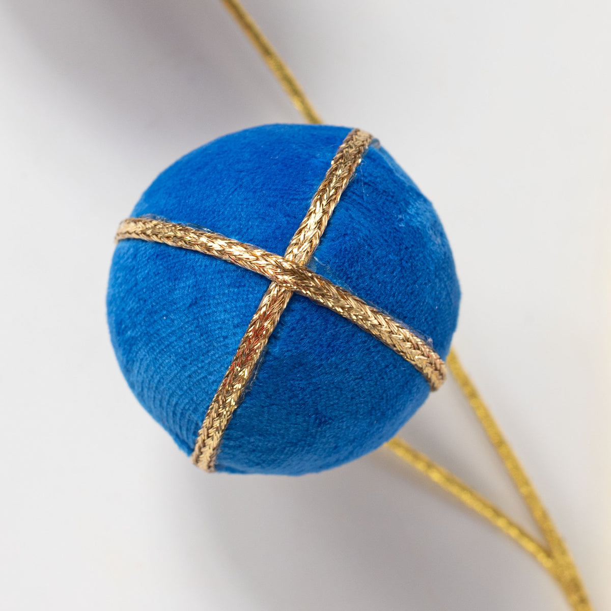 28" Velvet & Trim Ball Spray: Shades of Blue Lifestyle Photo