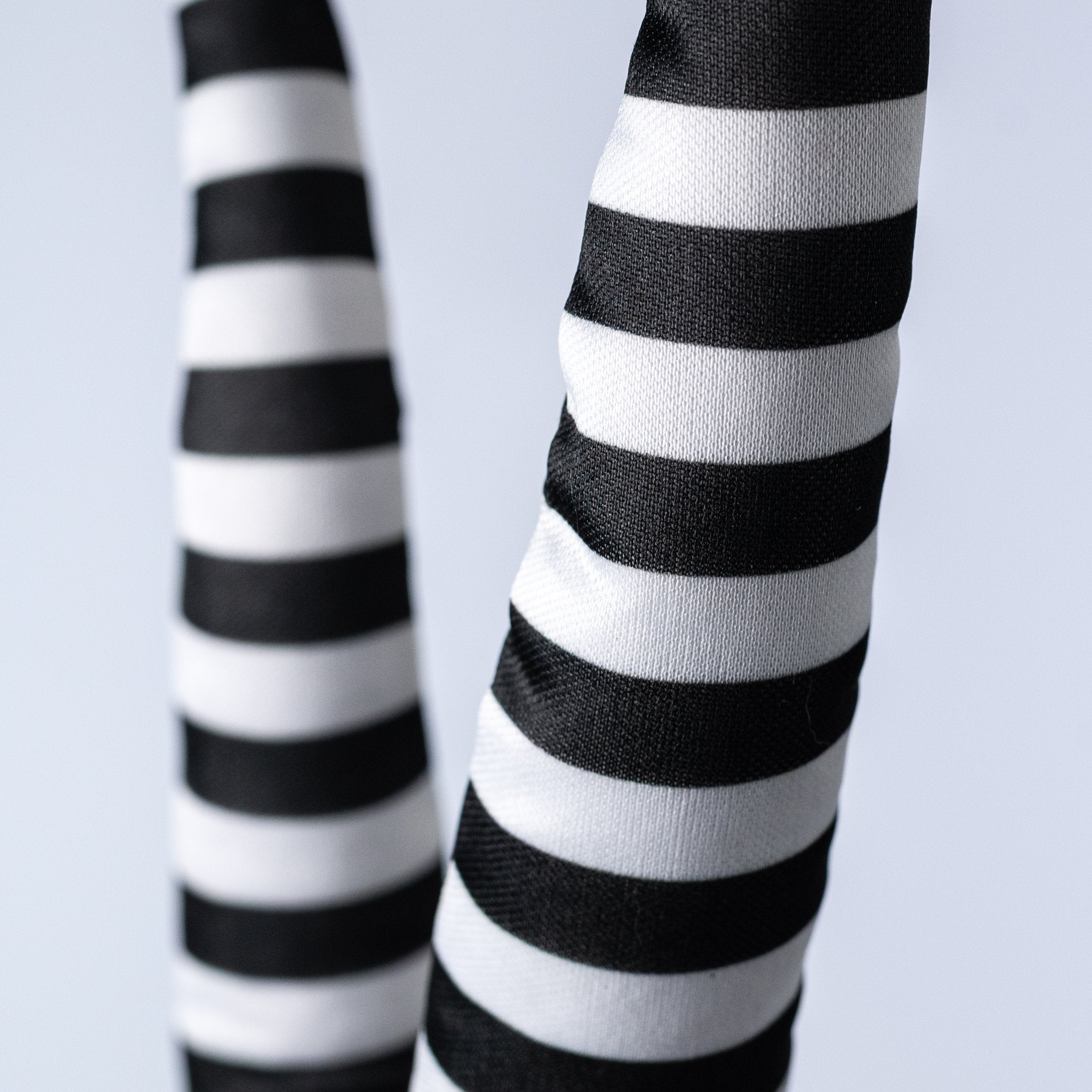 30" Stripe Fabric Horn Spray: Black & White detail photo 5
