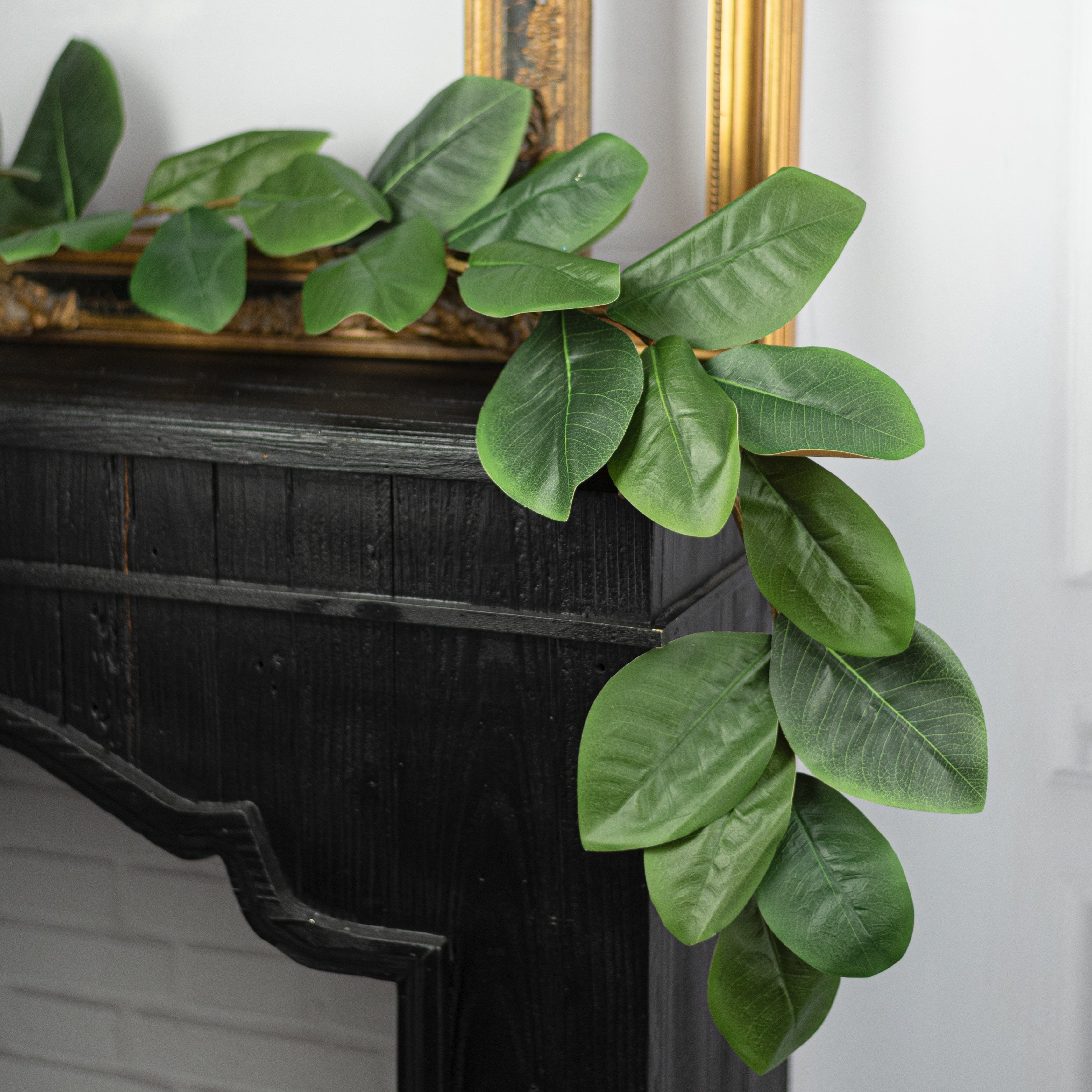 48" Sweetbay Magnolia Leaves Garland Lifestyle Photo