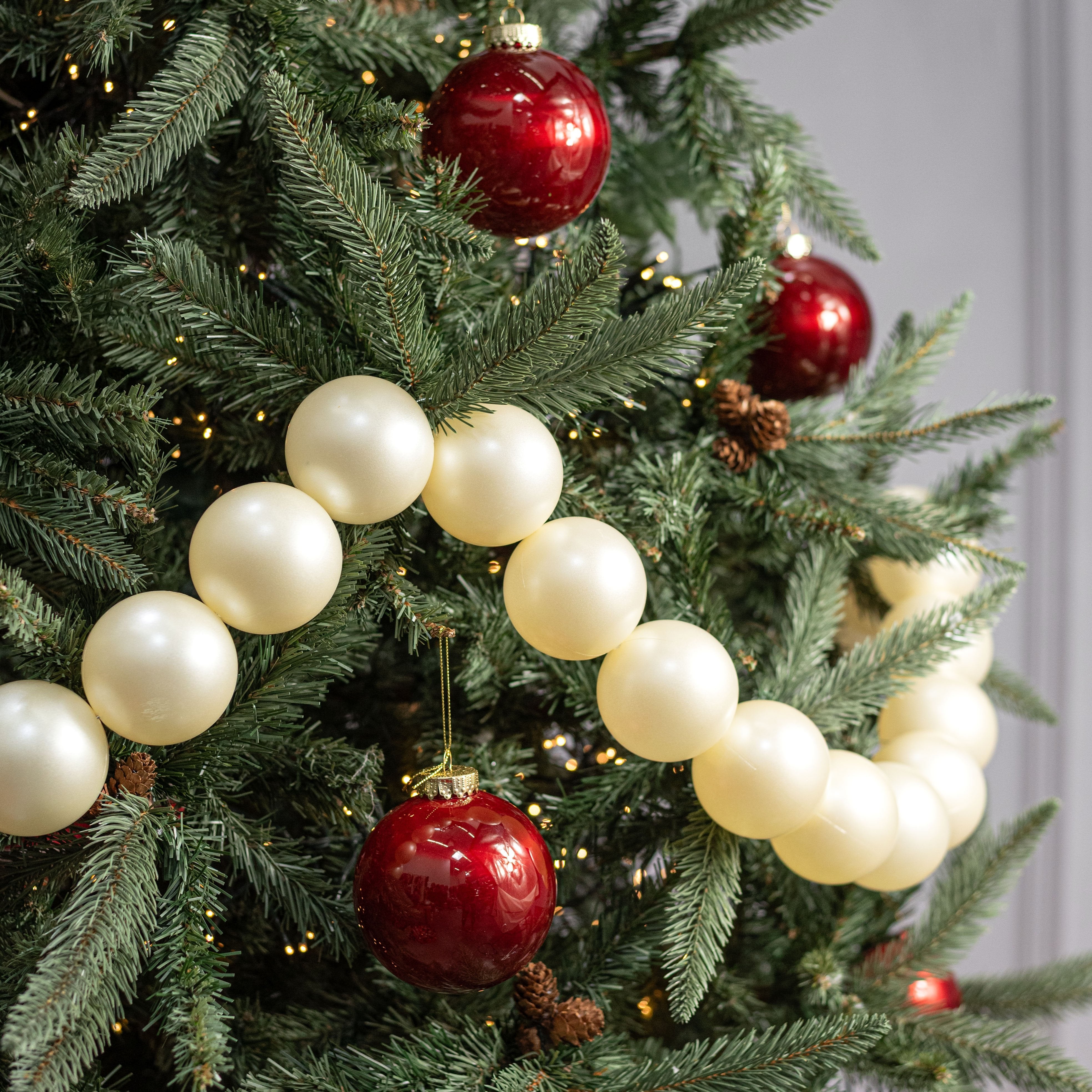 72" Pearl Garland: 70mm Ivory (26 Pearls) Lifestyle Photo