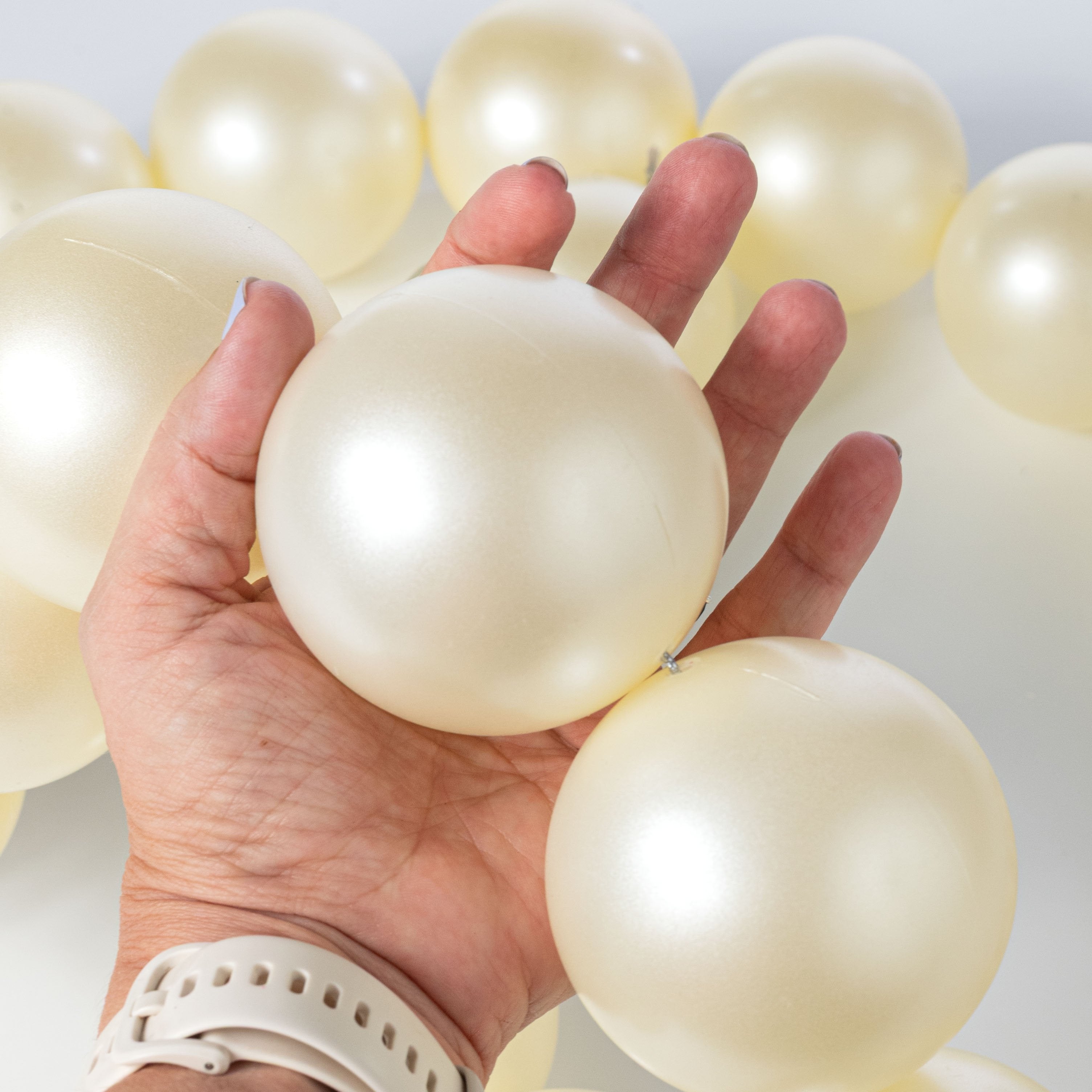 72" Pearl Garland: 70mm Ivory (26 Pearls) detail photo 3