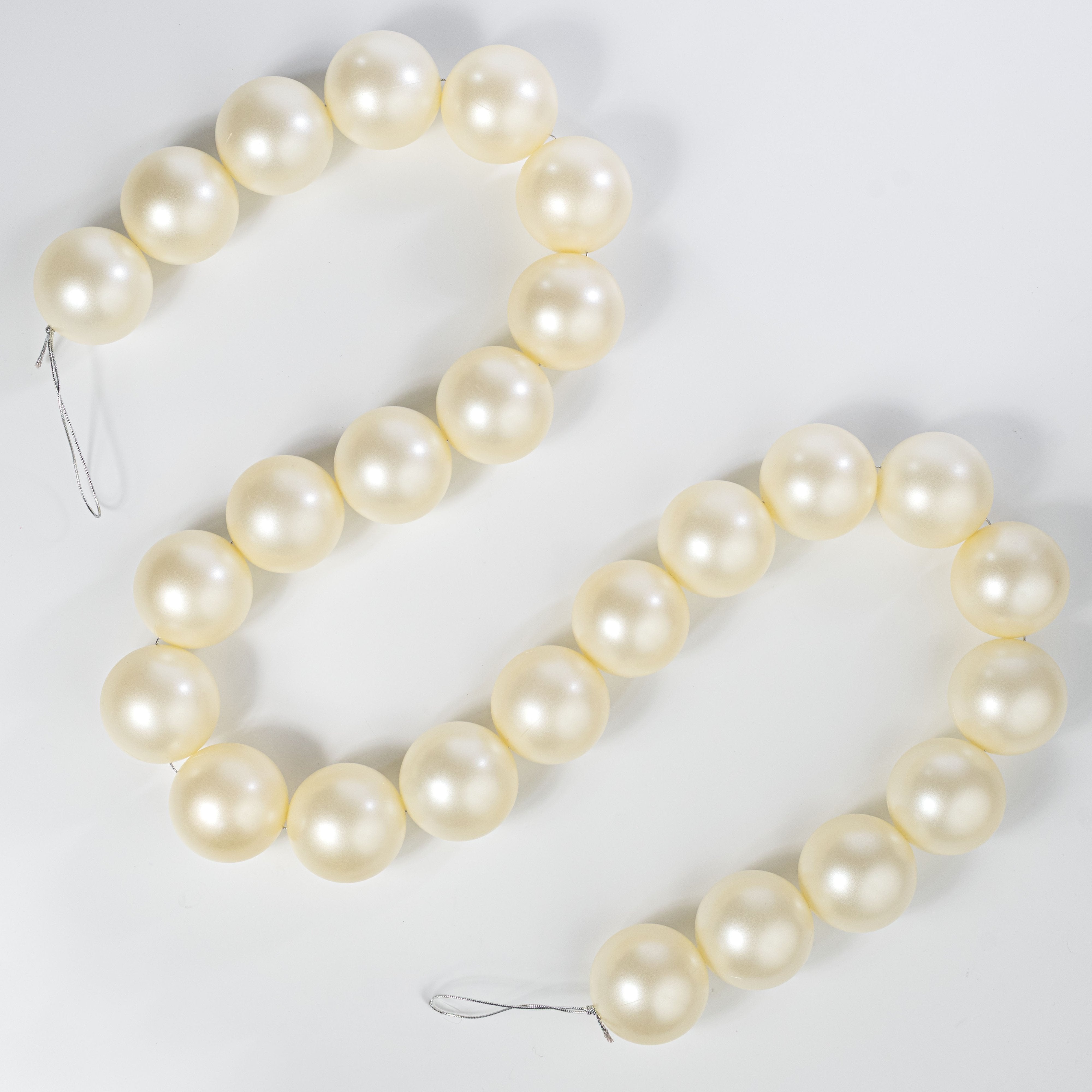 72" Pearl Garland: 70mm Ivory (26 Pearls) detail photo 6
