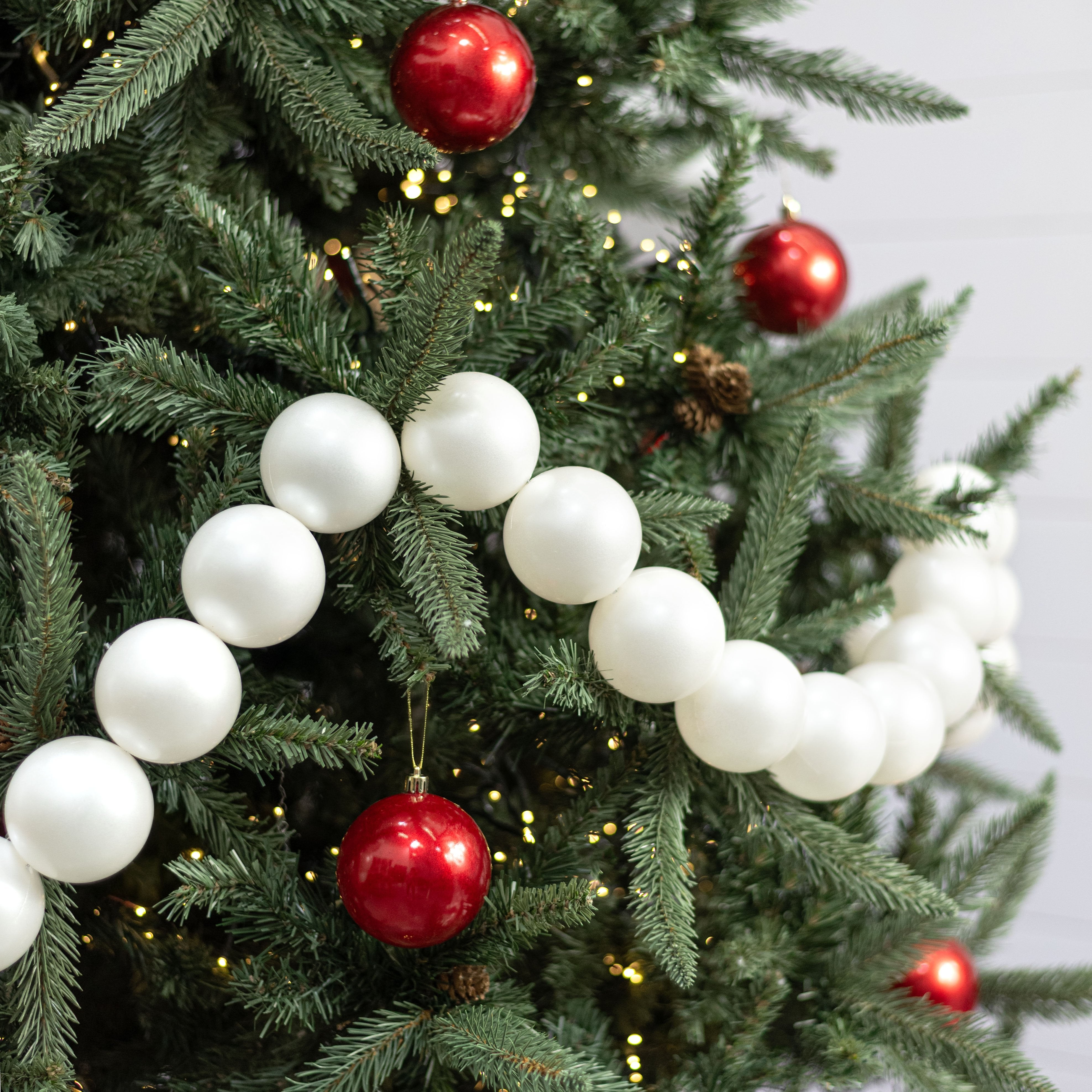 72" Pearl Garland: 70mm White (26 Pearls) Lifestyle Photo
