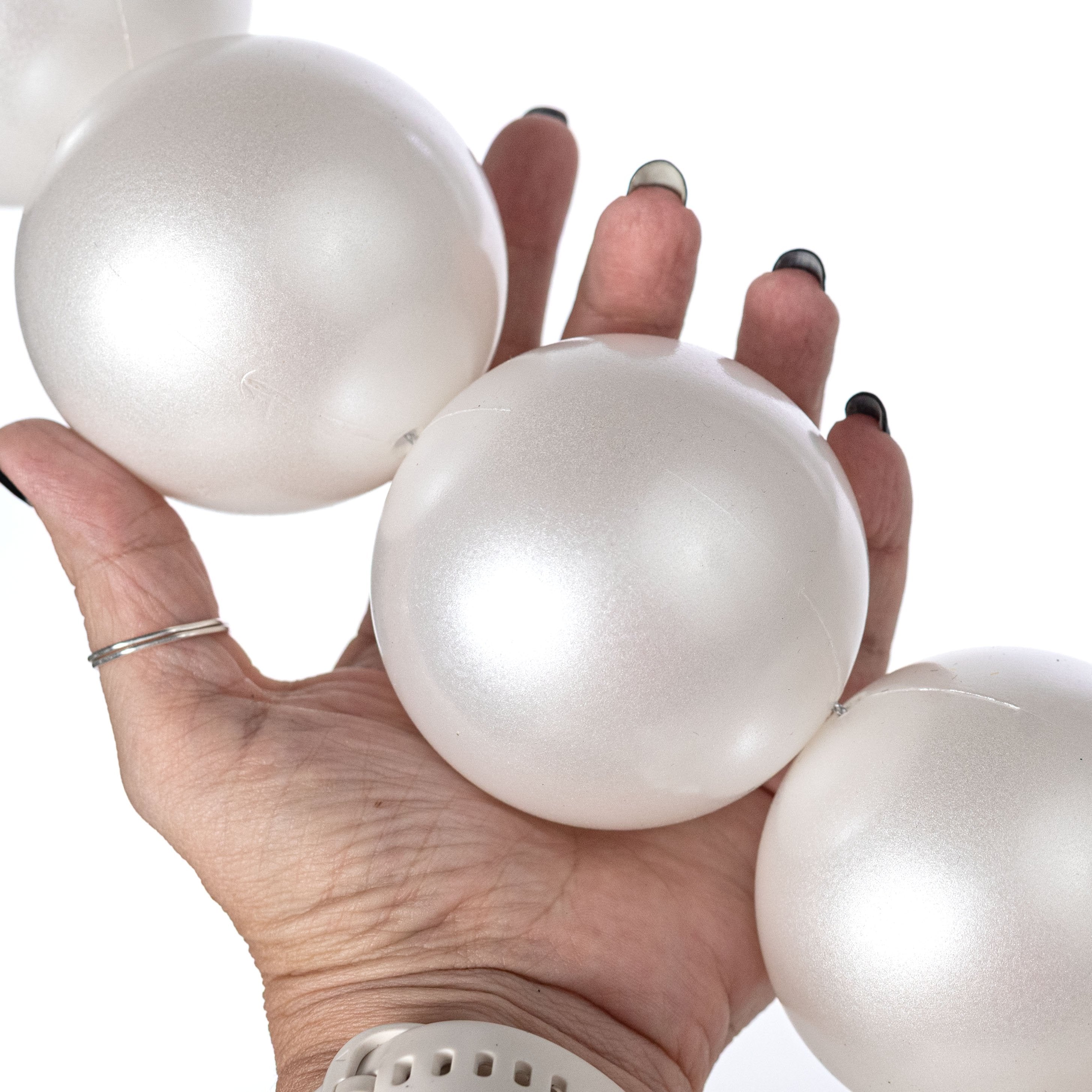 72" Pearl Garland: 70mm White (26 Pearls) detail photo 3