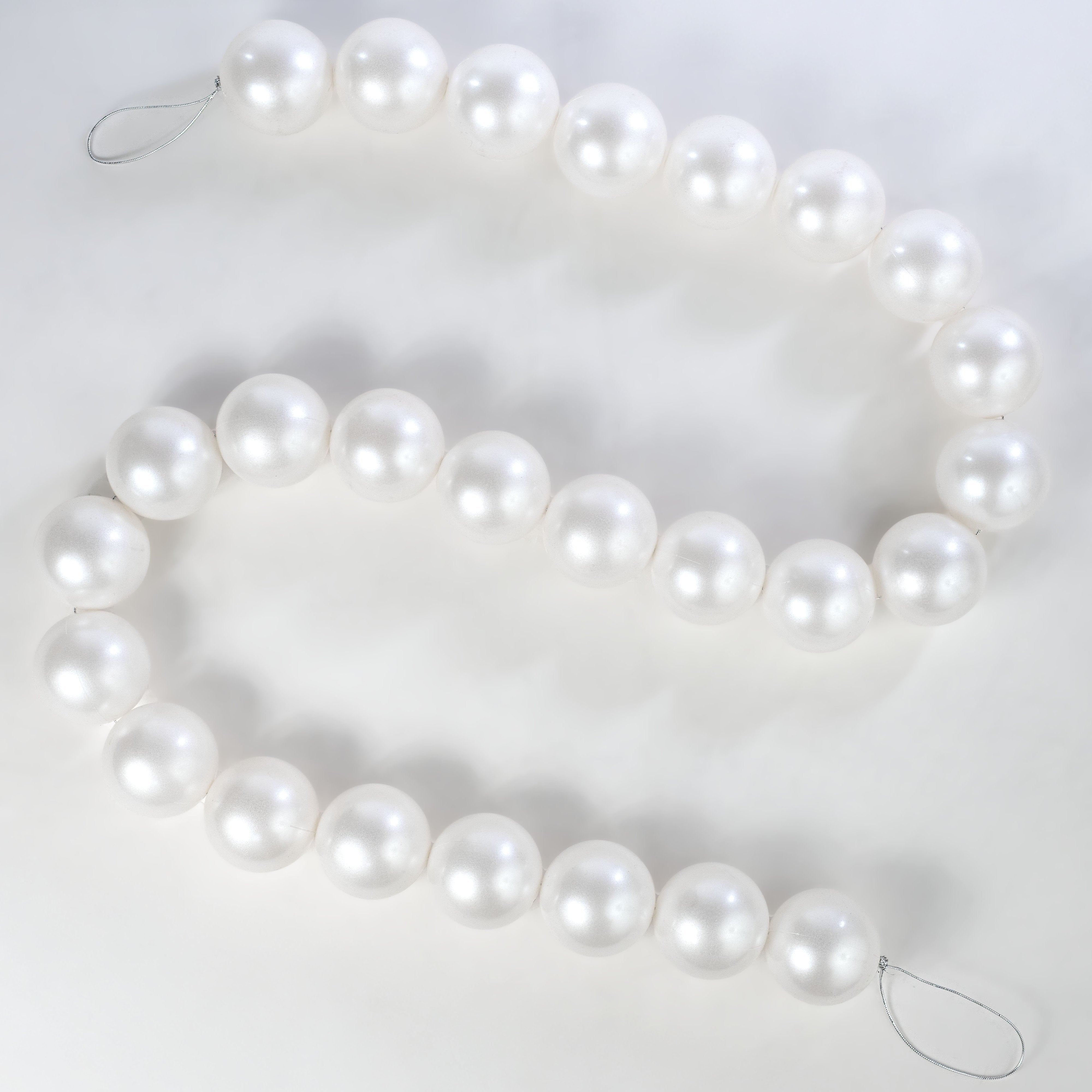 72" Pearl Garland: 70mm White (26 Pearls) detail photo 6