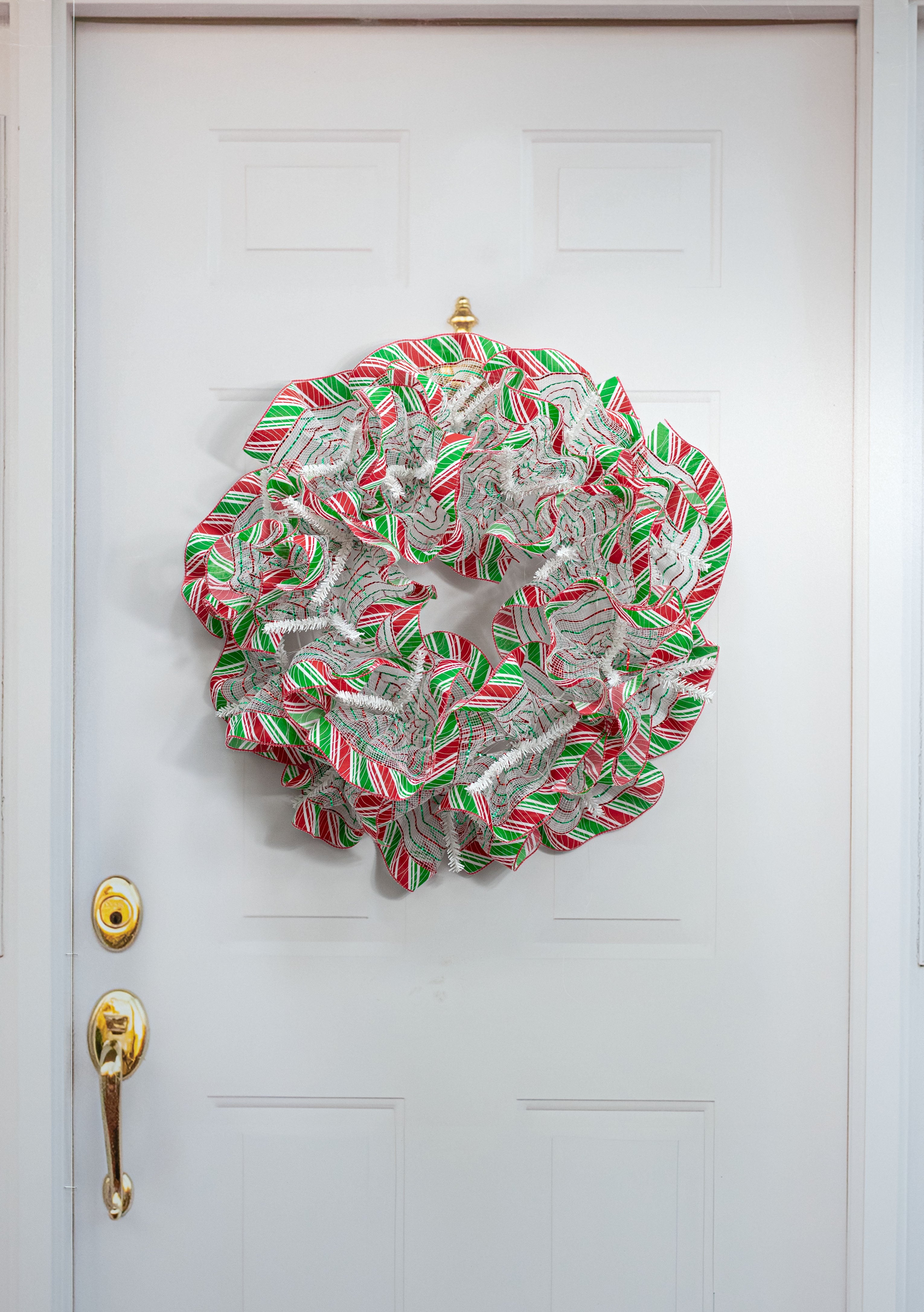 10" Ruffle Fabric Edge Metallic Mesh: Red & Green Candy Cane on White