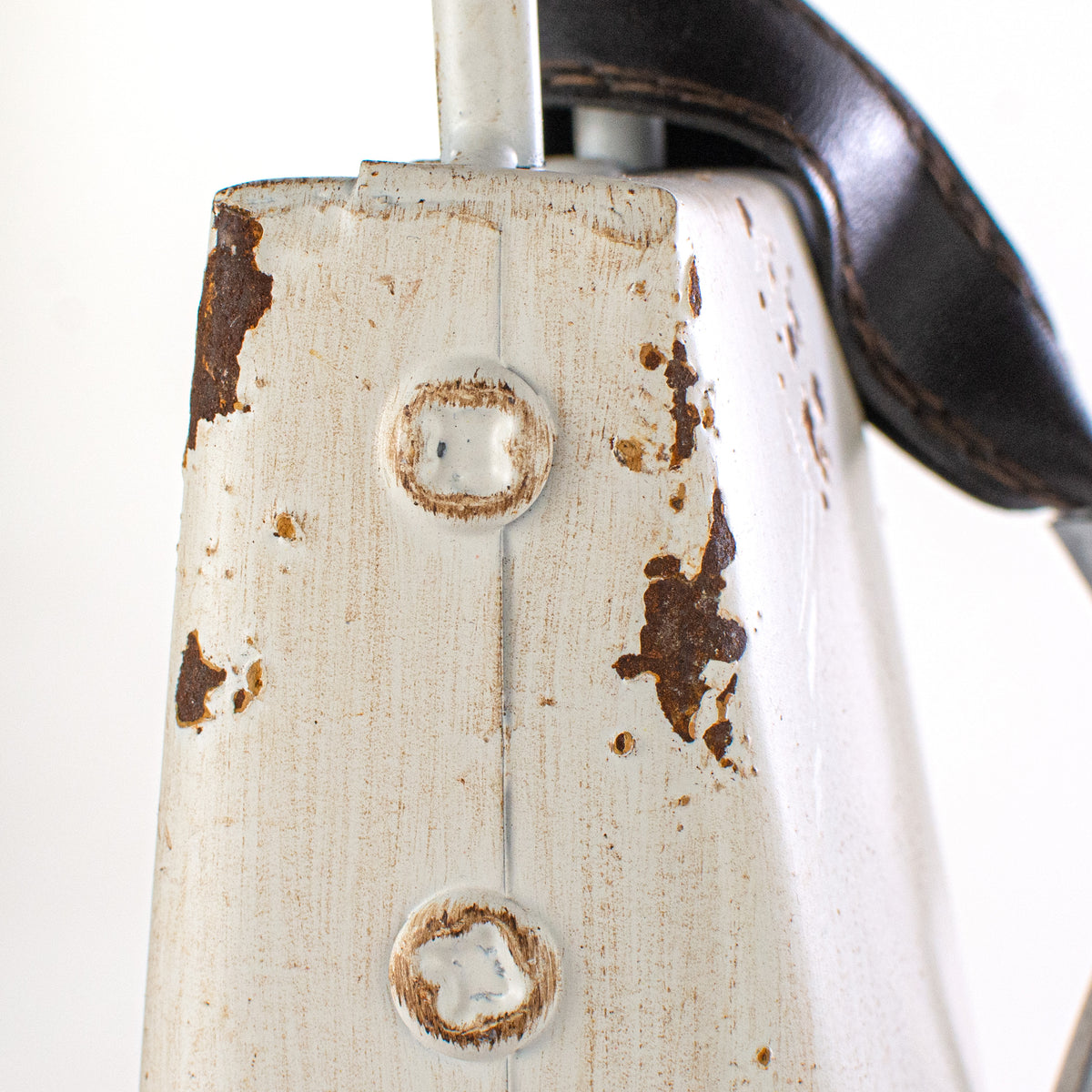 4" Antique Cowbell Ornament: Cream detail photo 5