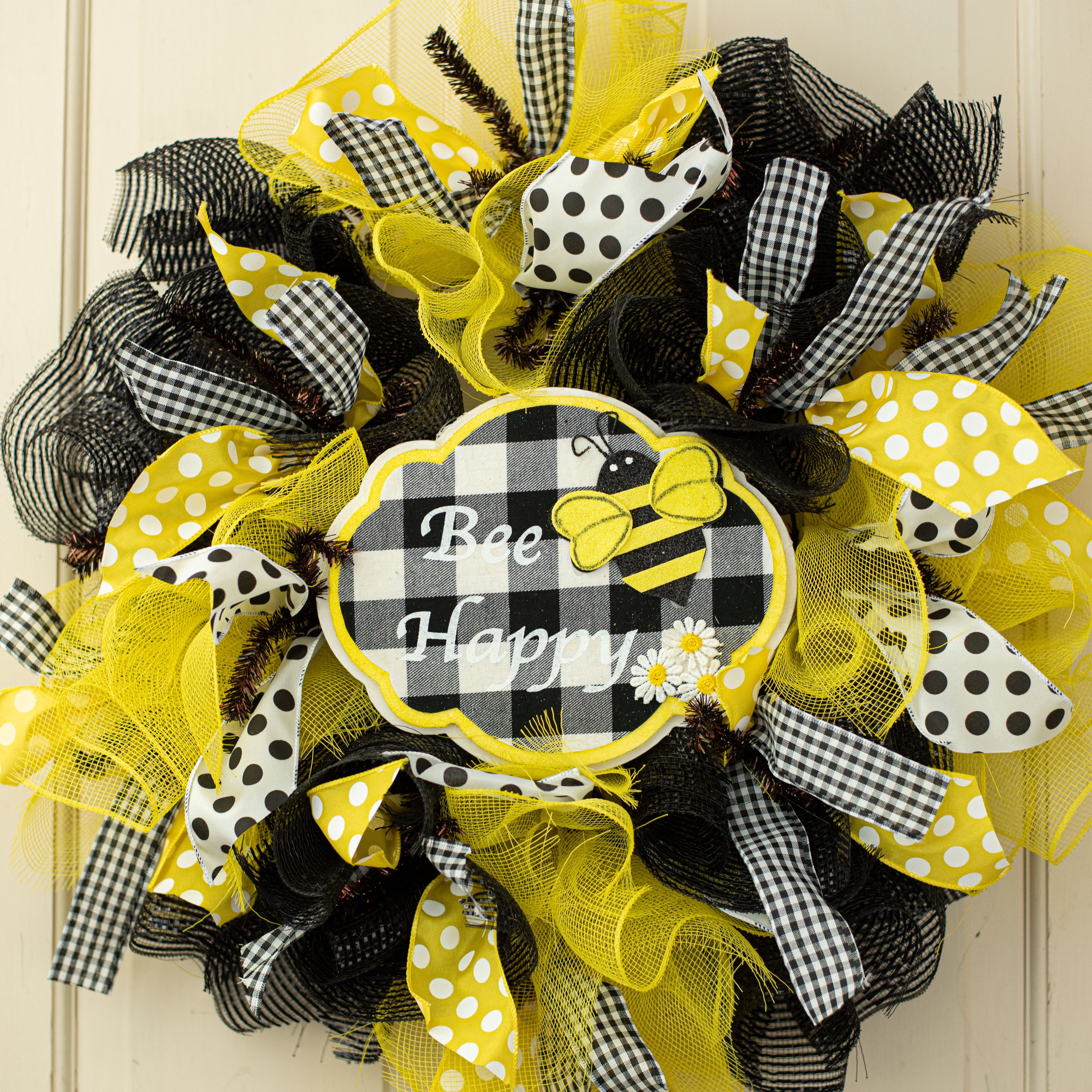9.5" Bee Happy Daisy Sign Lifestyle Photo