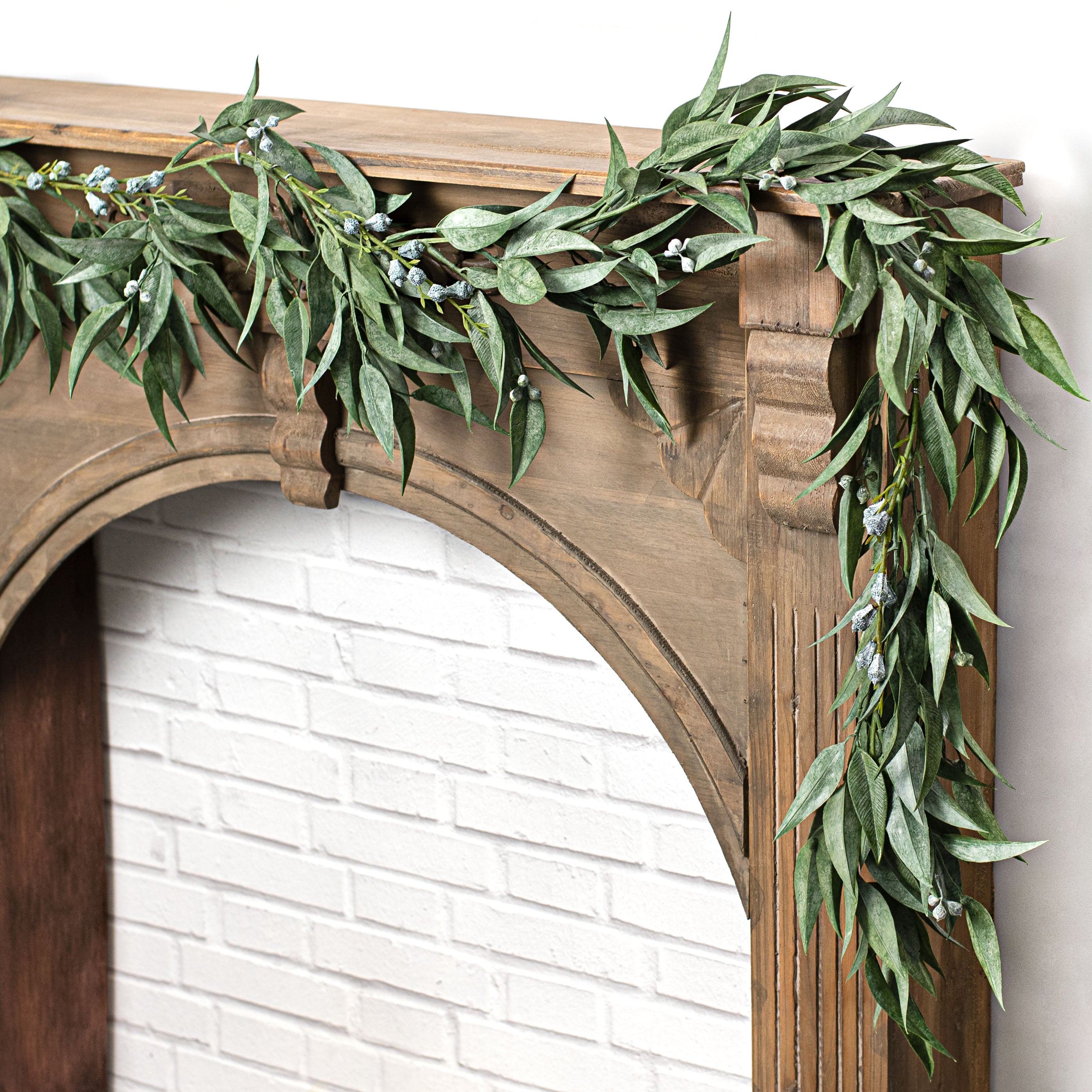 6' Blade Eucalyptus Garland Lifestyle Photo
