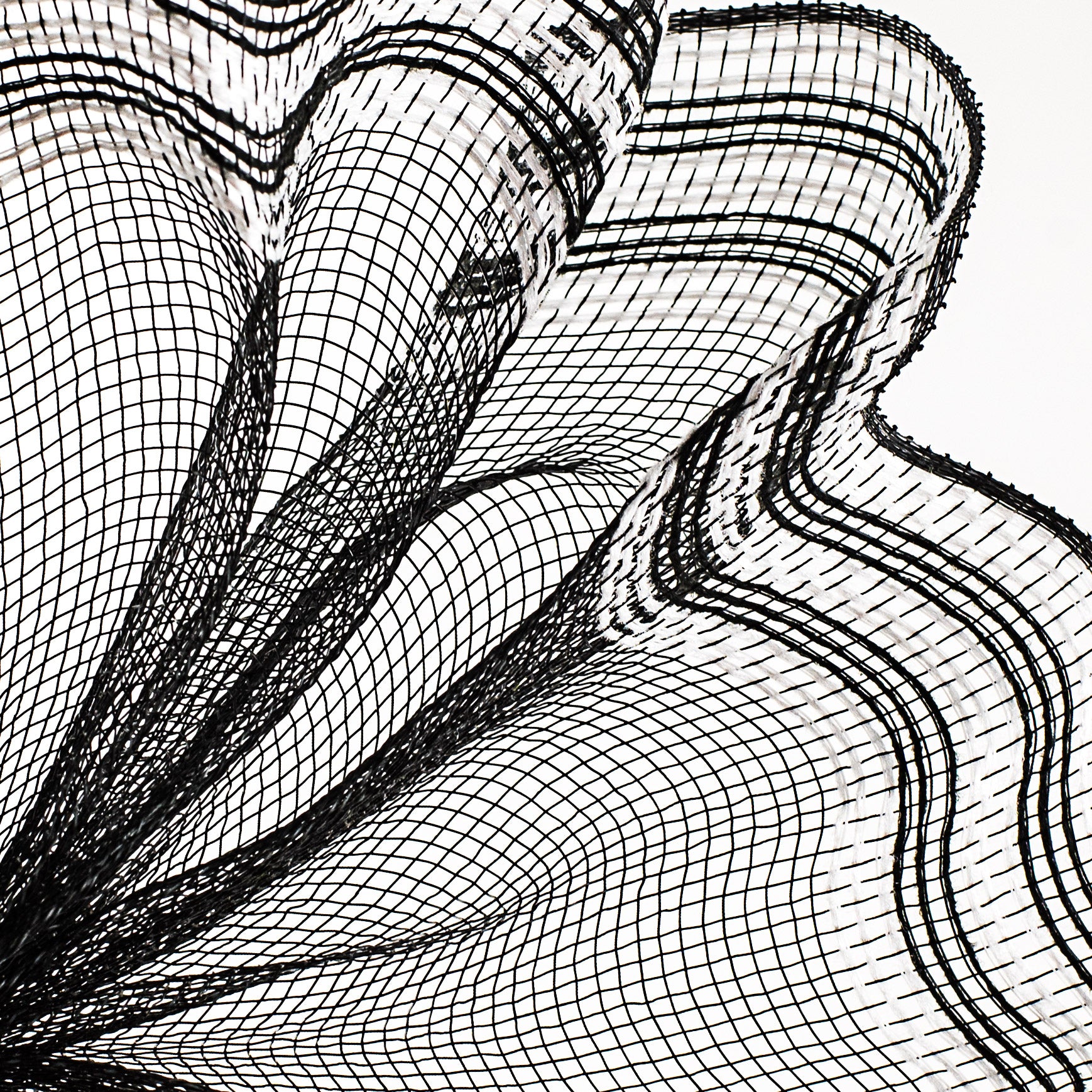 10" Border Stripe Mesh: Black & White Lifestyle Photo