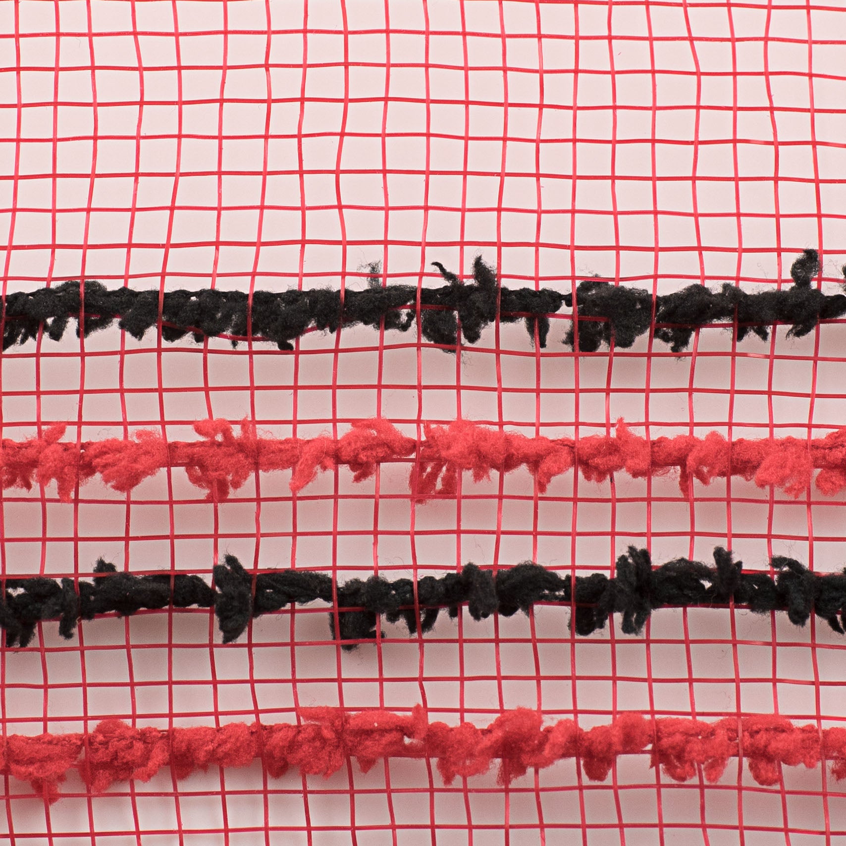 10" Border Stripe Snowdrift Mesh: Red & Black detail photo 3