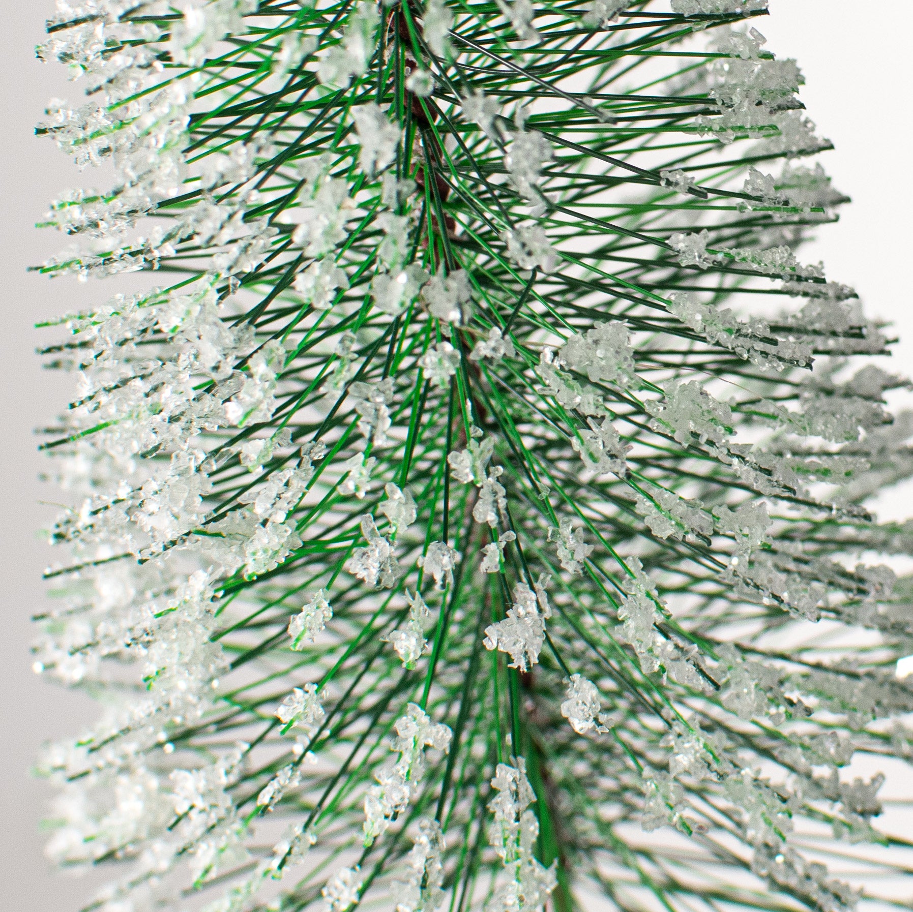 20" Bottle Brush Fishline Tree Spray Lifestyle Photo