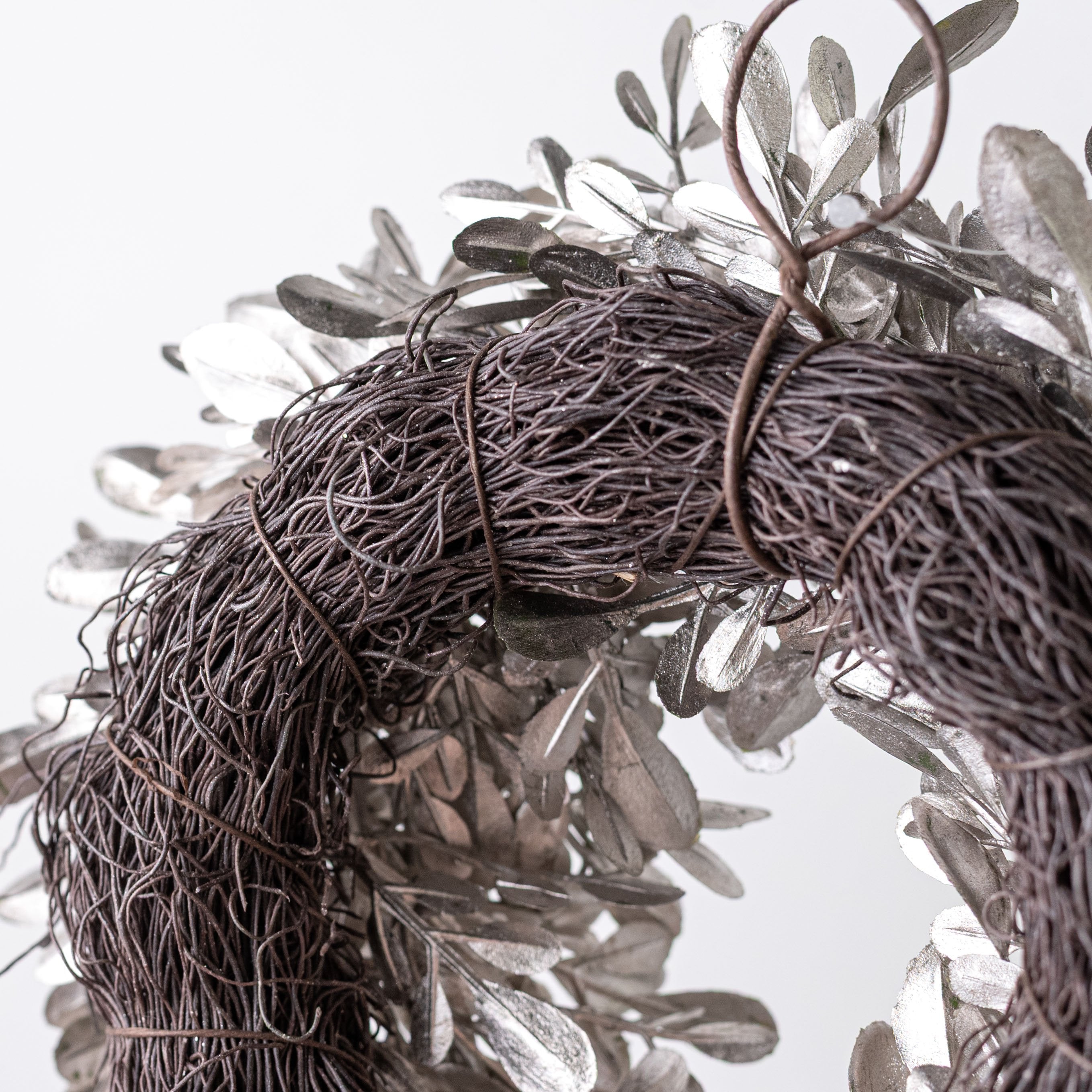 9" Boxwood Cabinet Wreath: Champagne detail photo 4