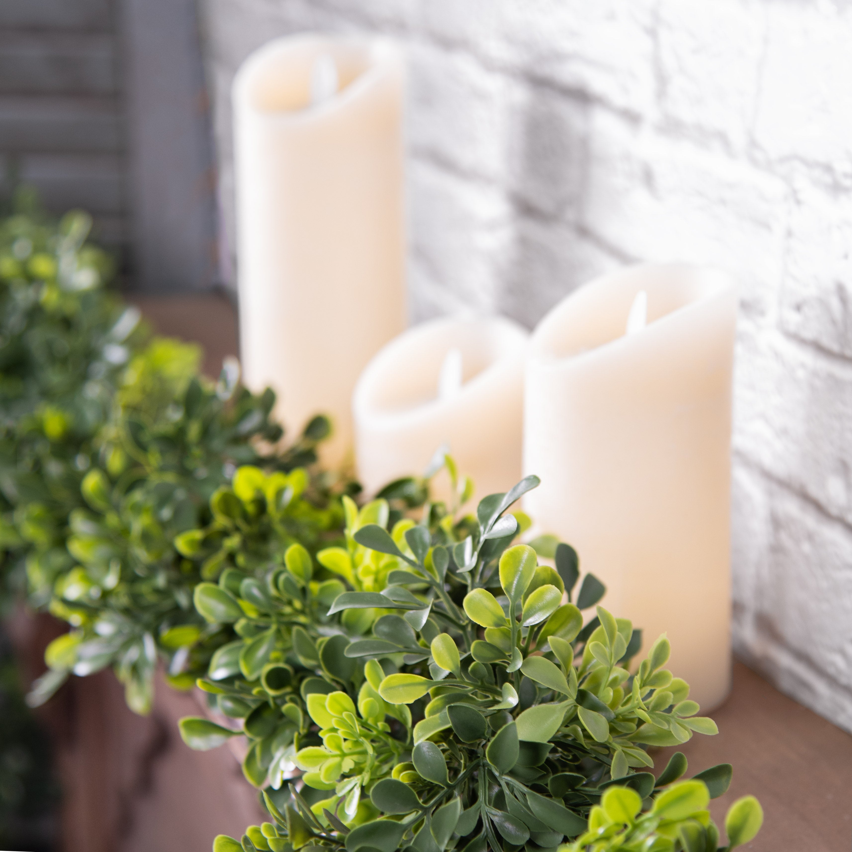 6' Boxwood Garland Lifestyle Photo