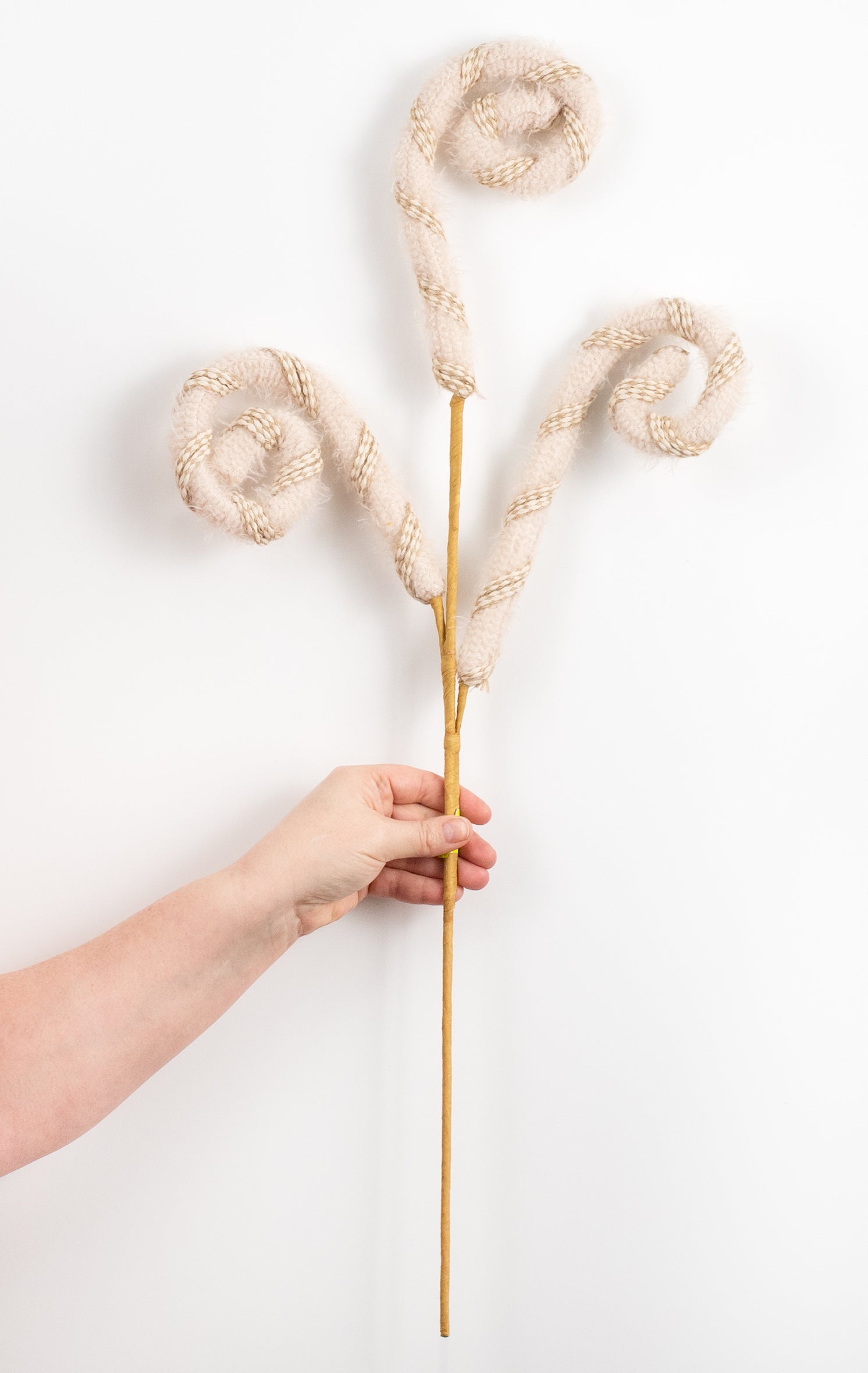 28" Braided Rope Fuzzy Curly Spray: Beige detail photo 3