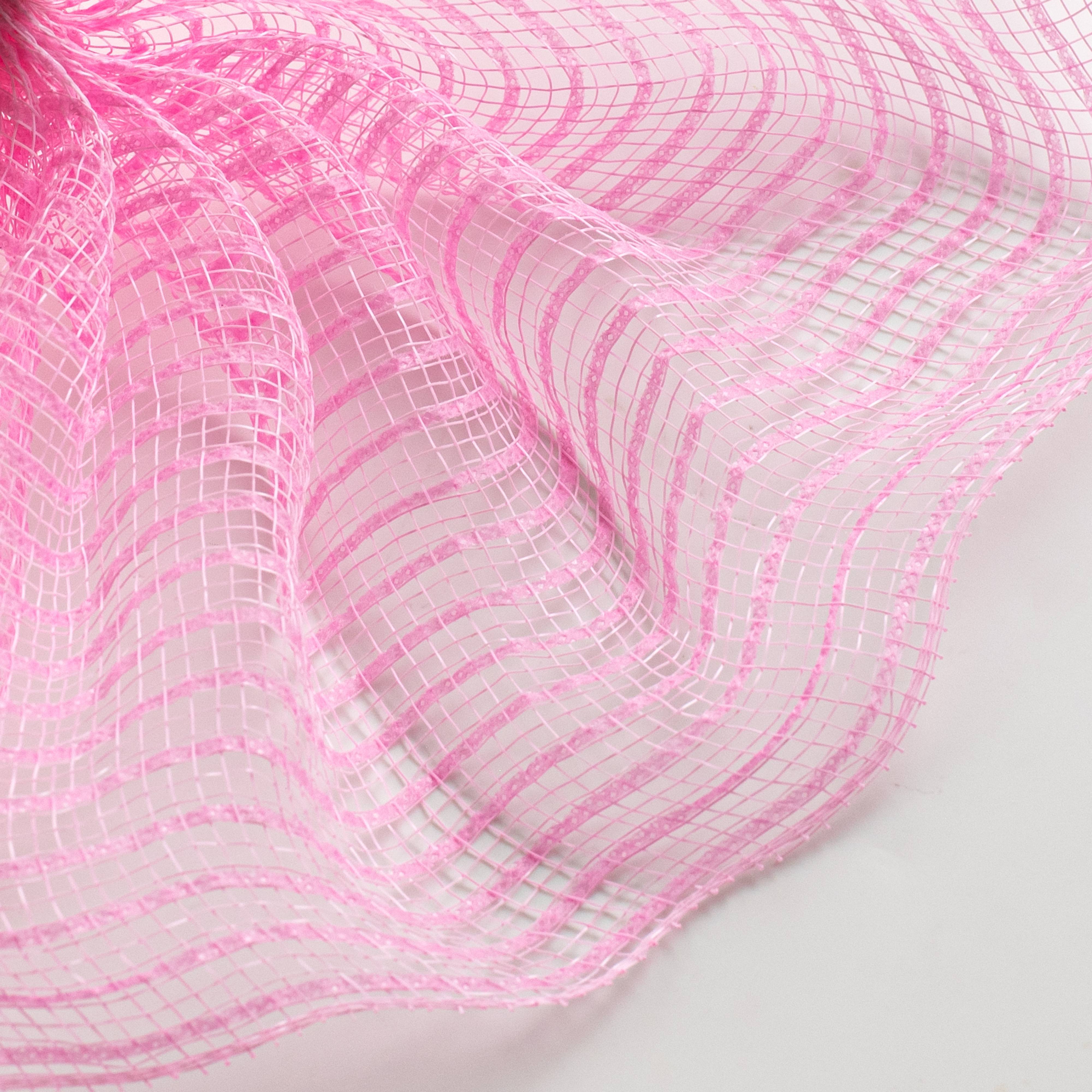 10" Breeze Mesh: Pink Lifestyle Photo