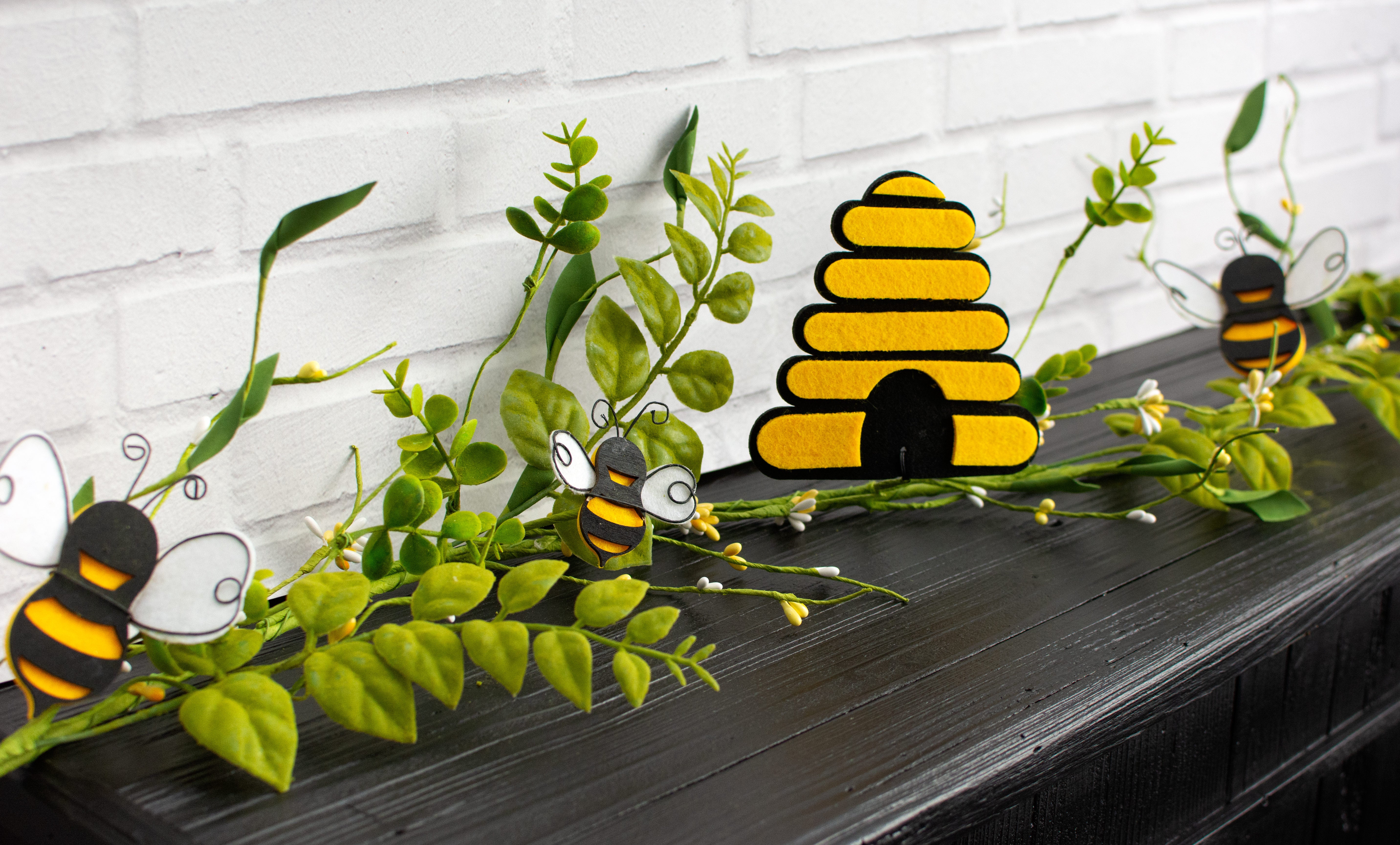 5' Bumblebee & Leaves Bee Hive Garland Lifestyle Photo
