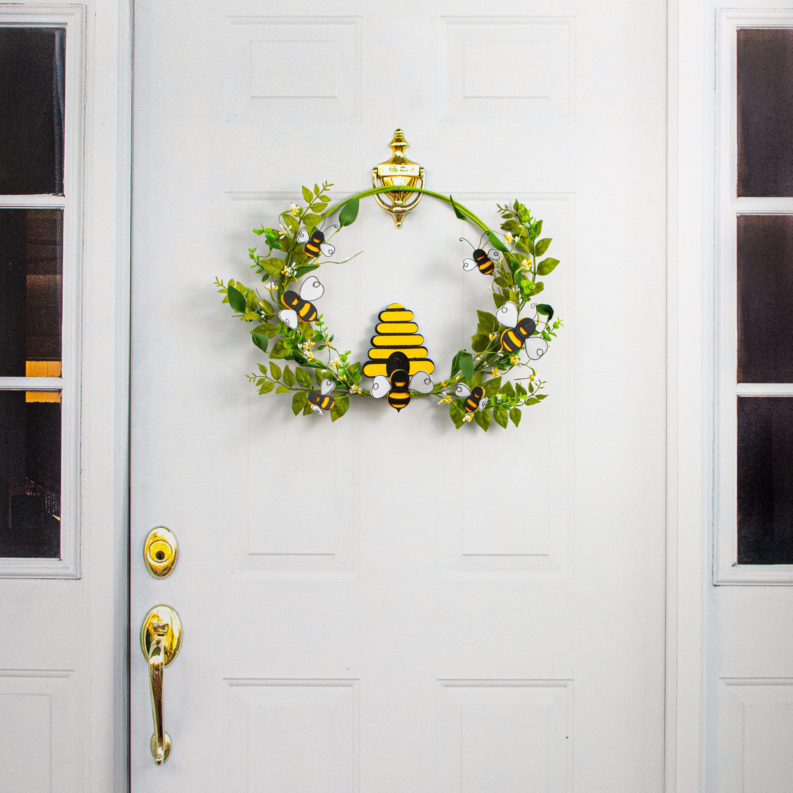 22â Bumblebee & Leaves Bee Hive Wreath detail photo 6