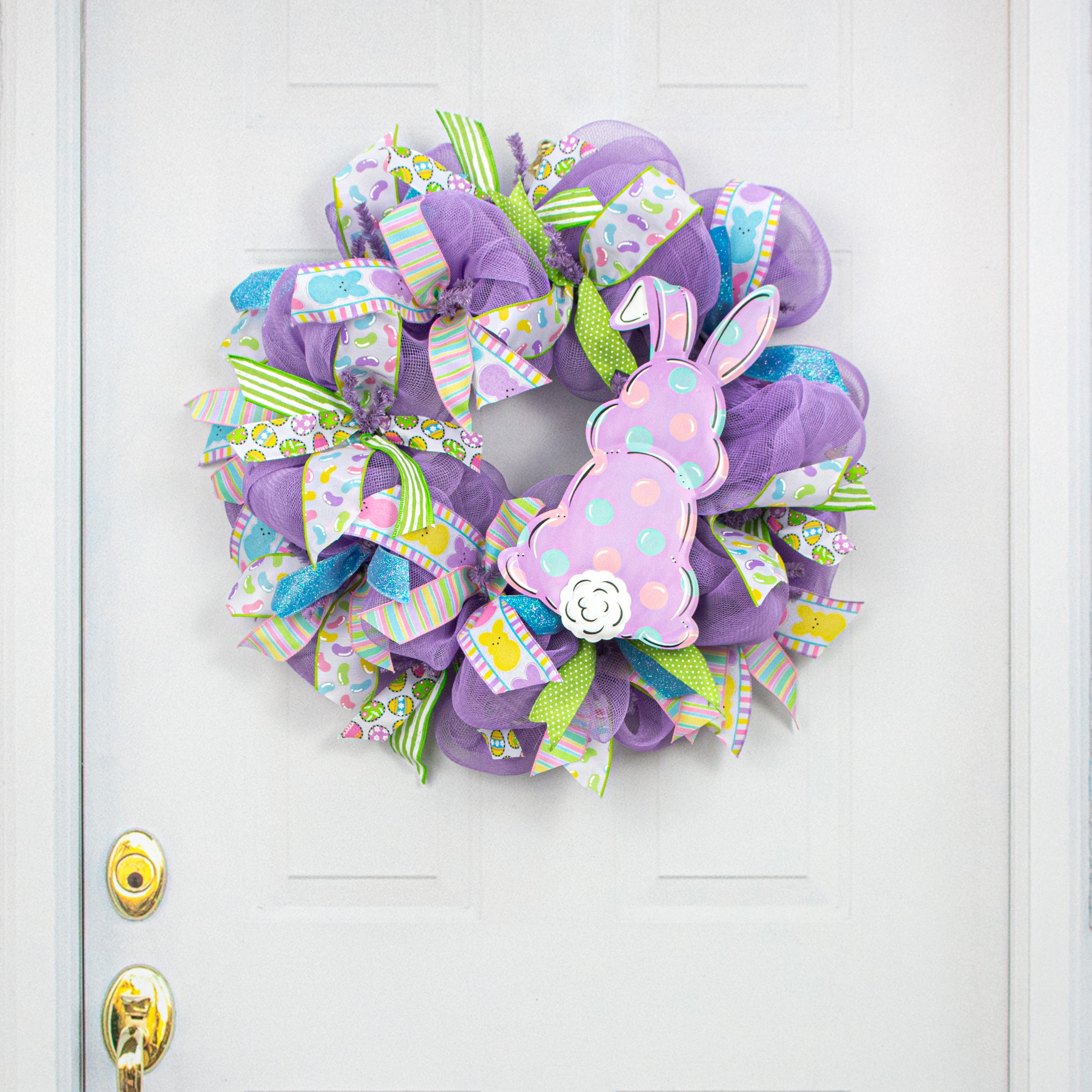 15" Bunny Bottom Embossed Metal Hanger: Lavender Lifestyle Photo