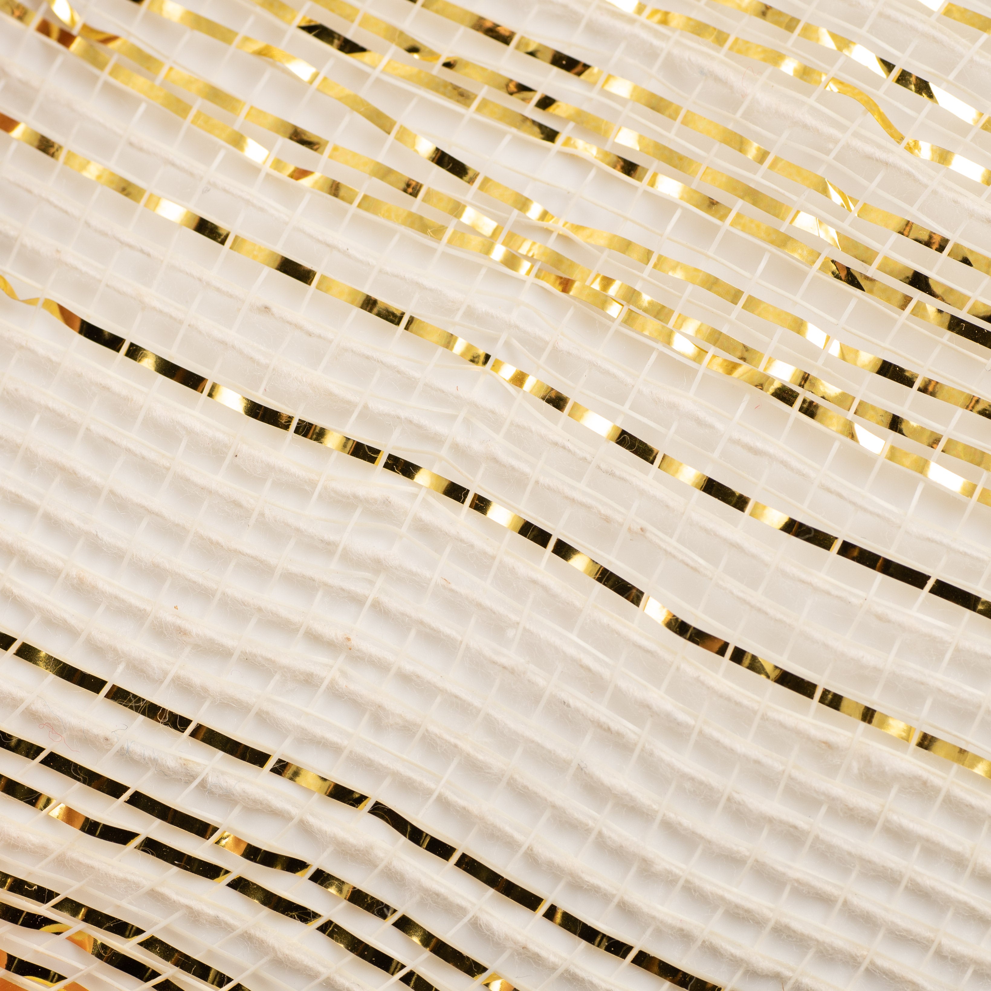 10" Burlap Deco Mesh: Cotton & Metallic Gold Ombré detail photo 3