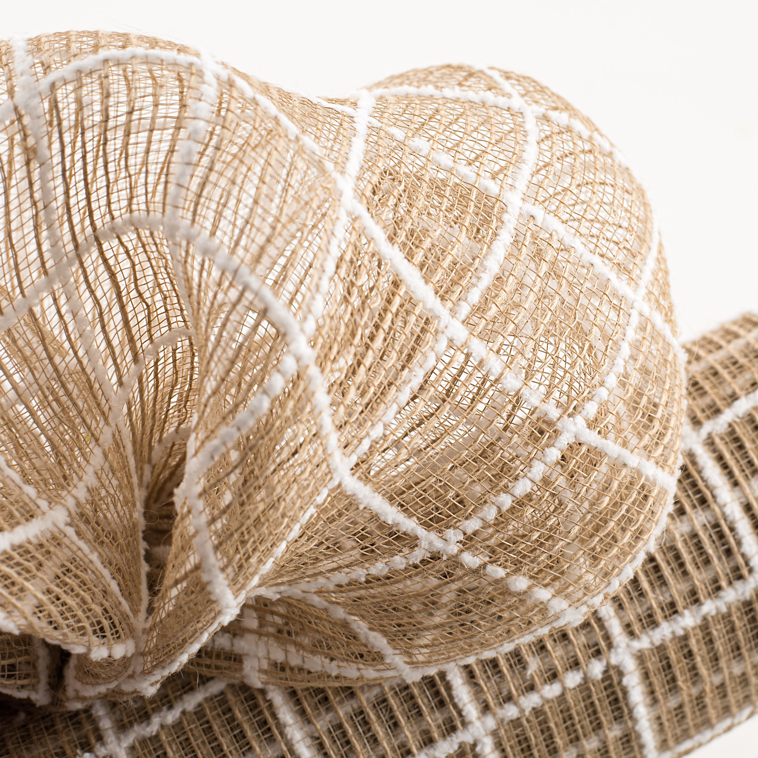 21" Burlap Fuzzy Grid Mesh: Natural & White Lifestyle Photo