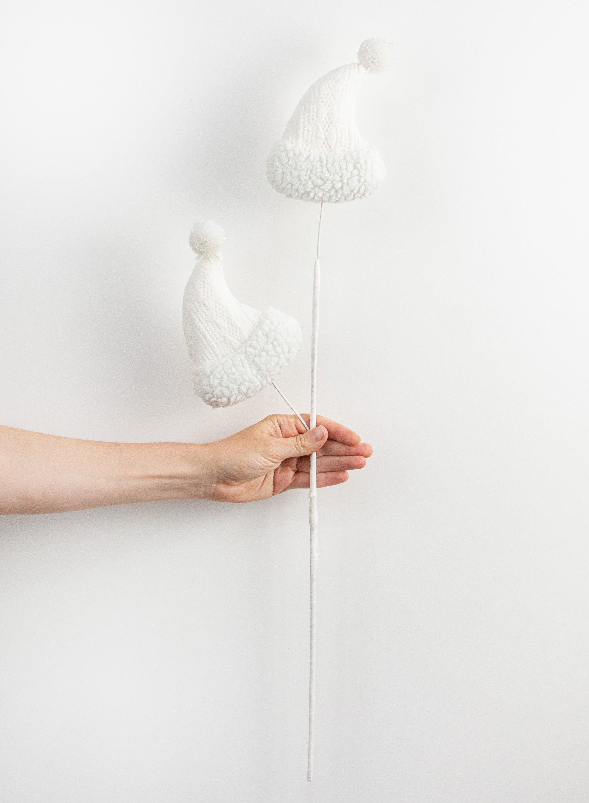 26" Cable Knit Santa Hats Spray: White detail photo 3