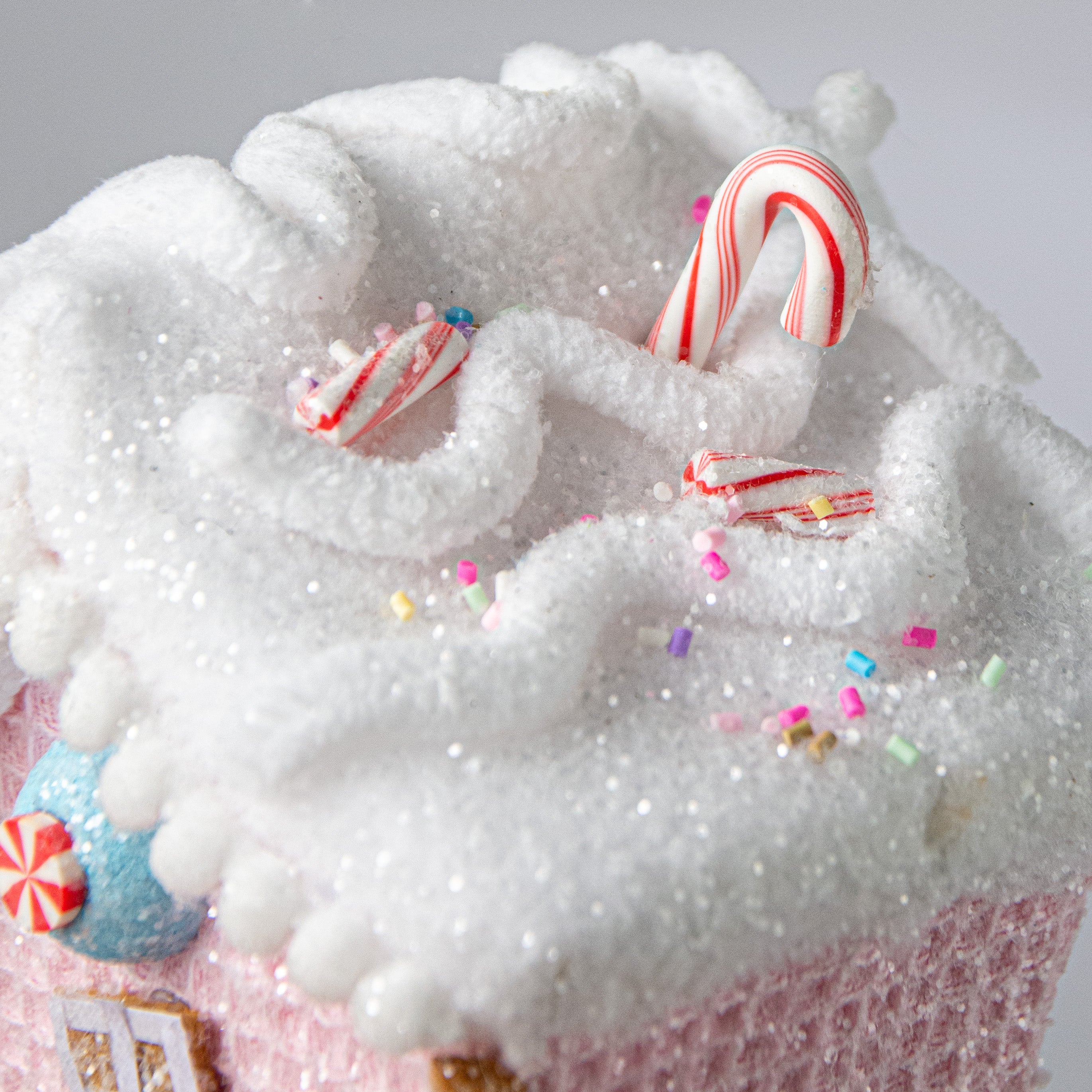 6" Candy House Decoration detail photo 3
