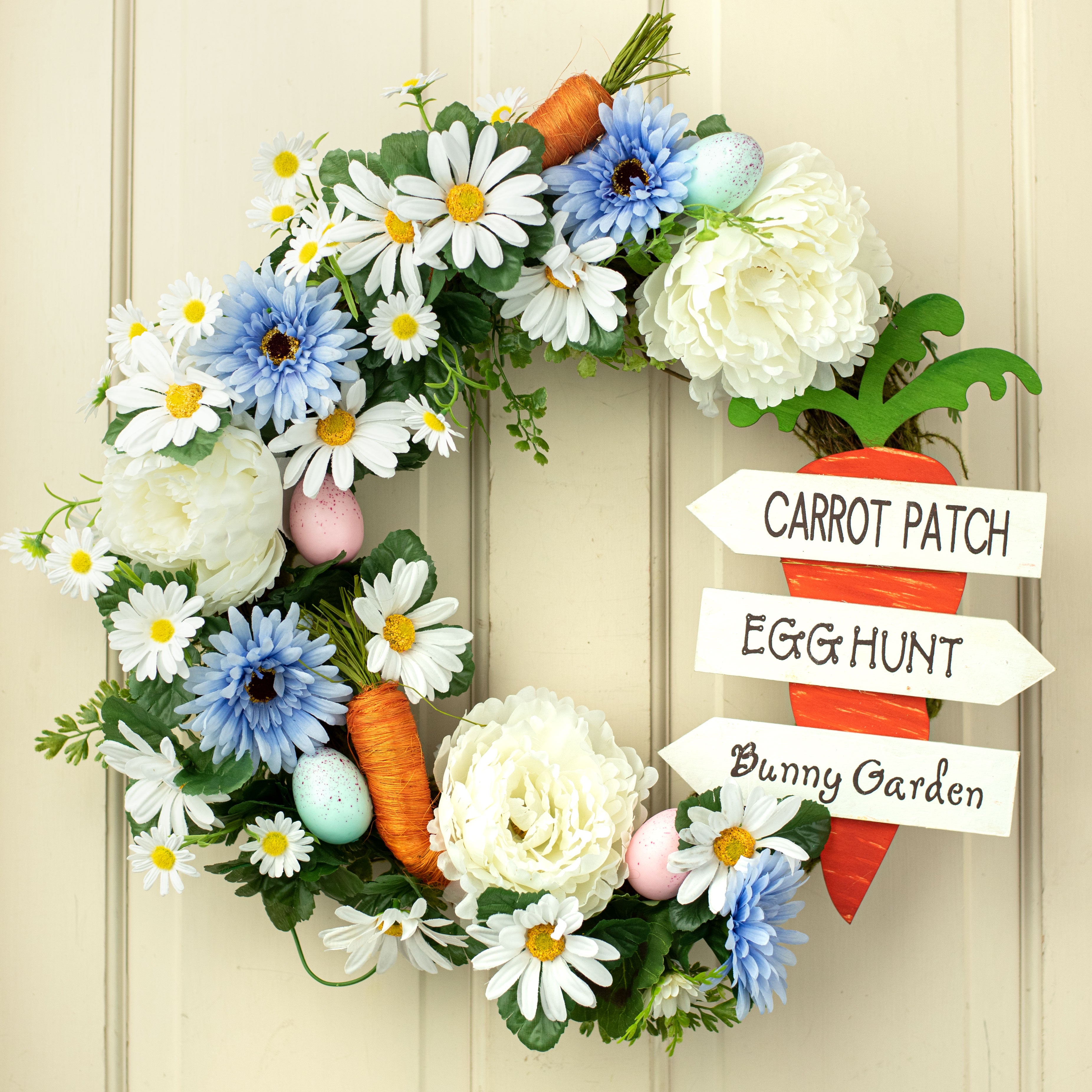14" Carrot Arrow Post Sign Lifestyle Photo