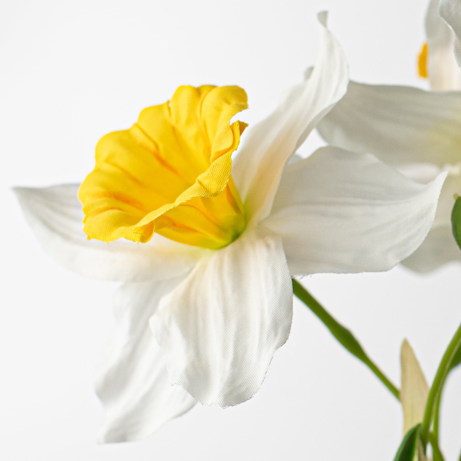 18" Daffodil Spray Lifestyle Photo