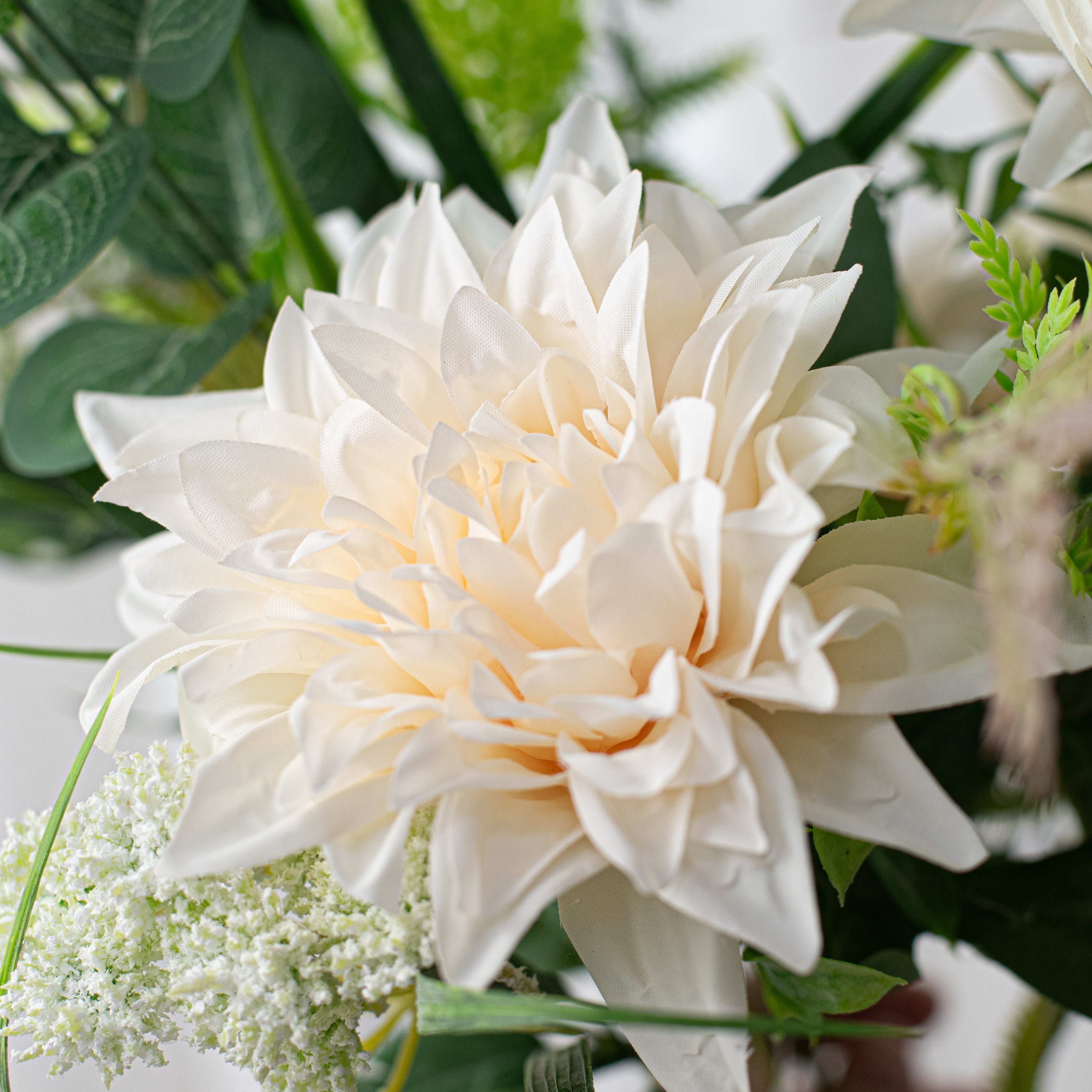 24" Dahlia & Epiphyllum Bush: White Lifestyle Photo