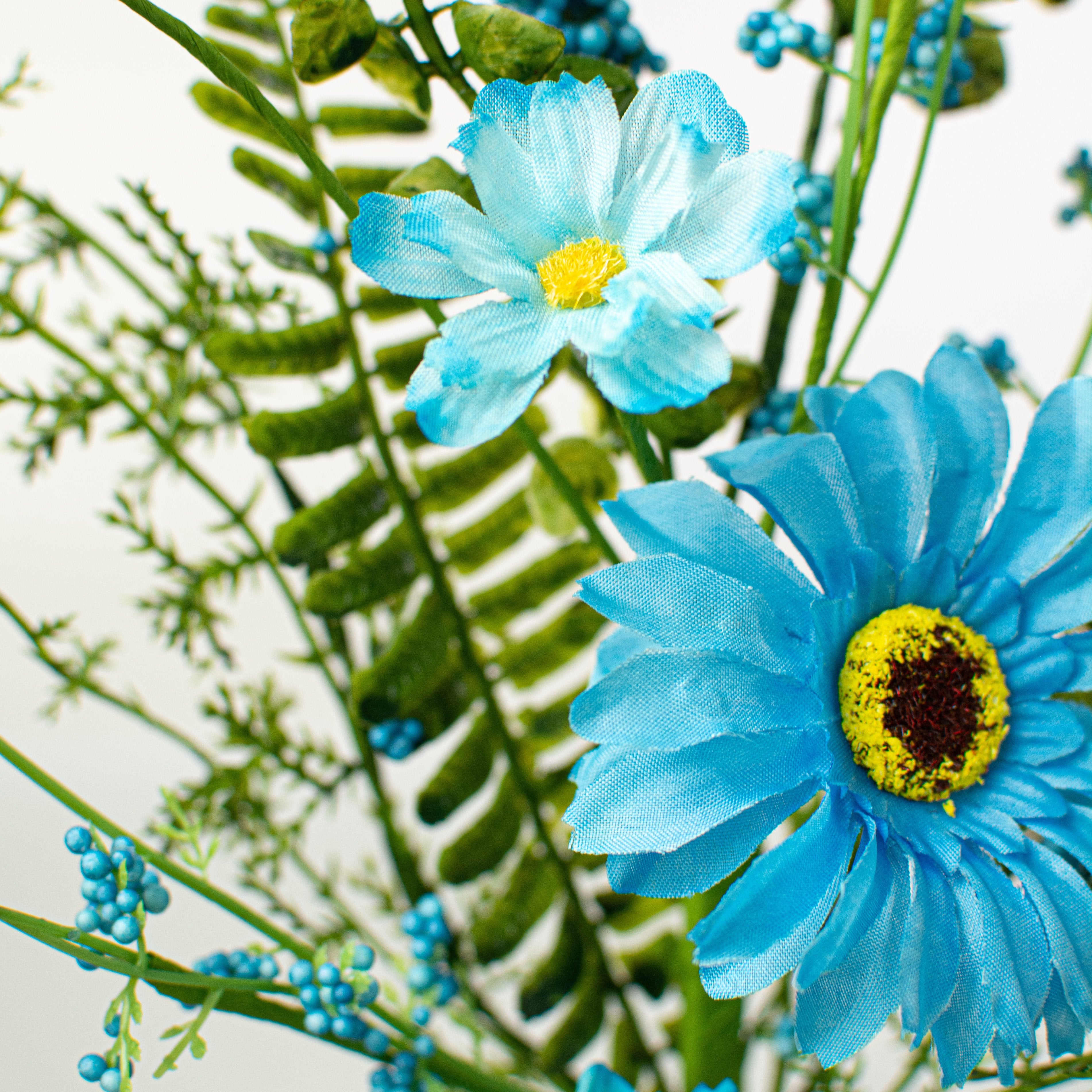 19" Daisy, Astilbe, Leaves Pick Lifestyle Photo