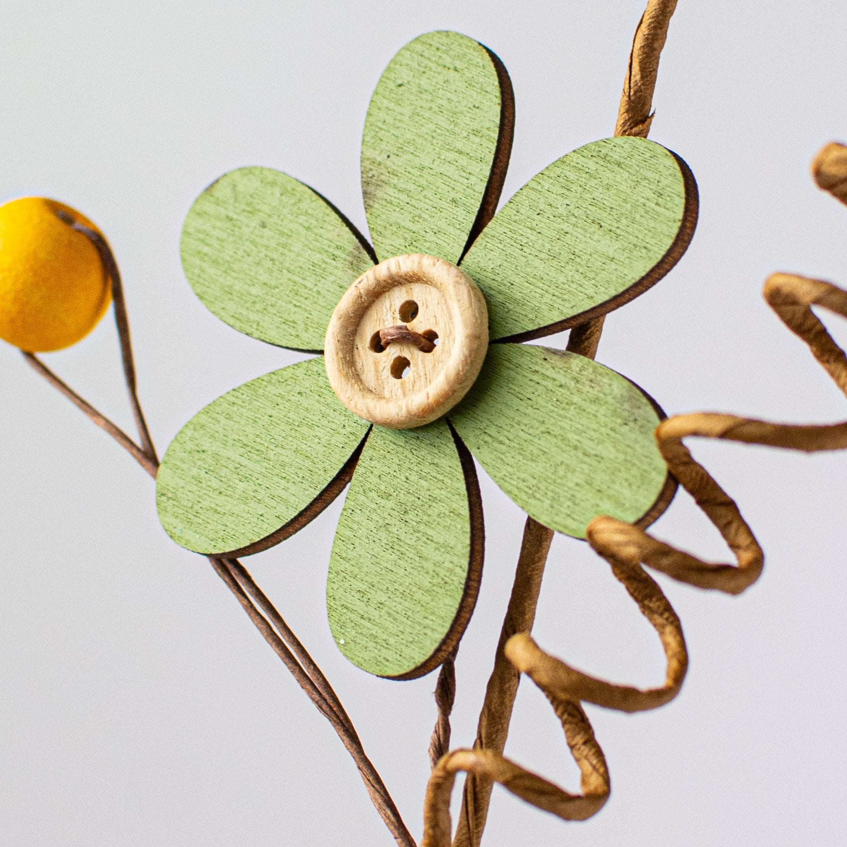28" Daisy Wooden Cutout Spray Lifestyle Photo