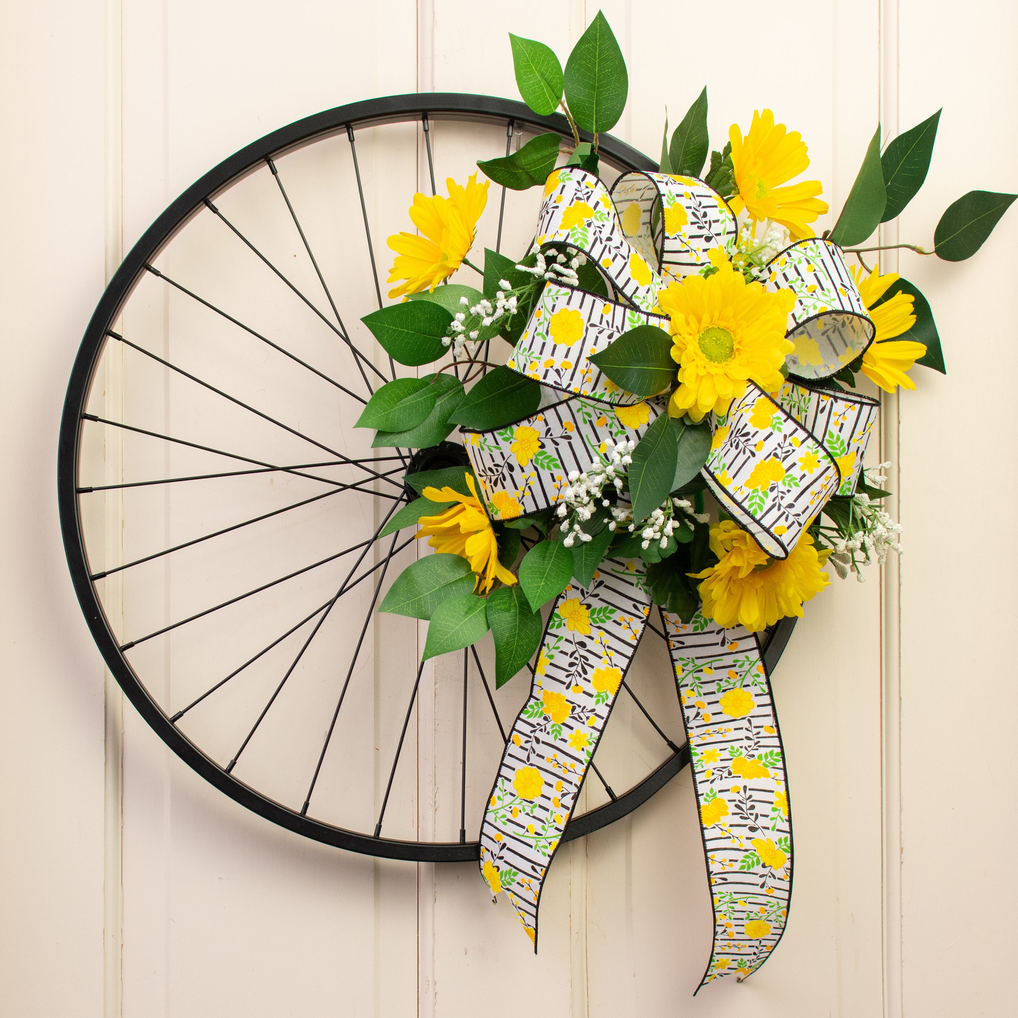 20" Decorative Bicycle Rim: Black Lifestyle Photo
