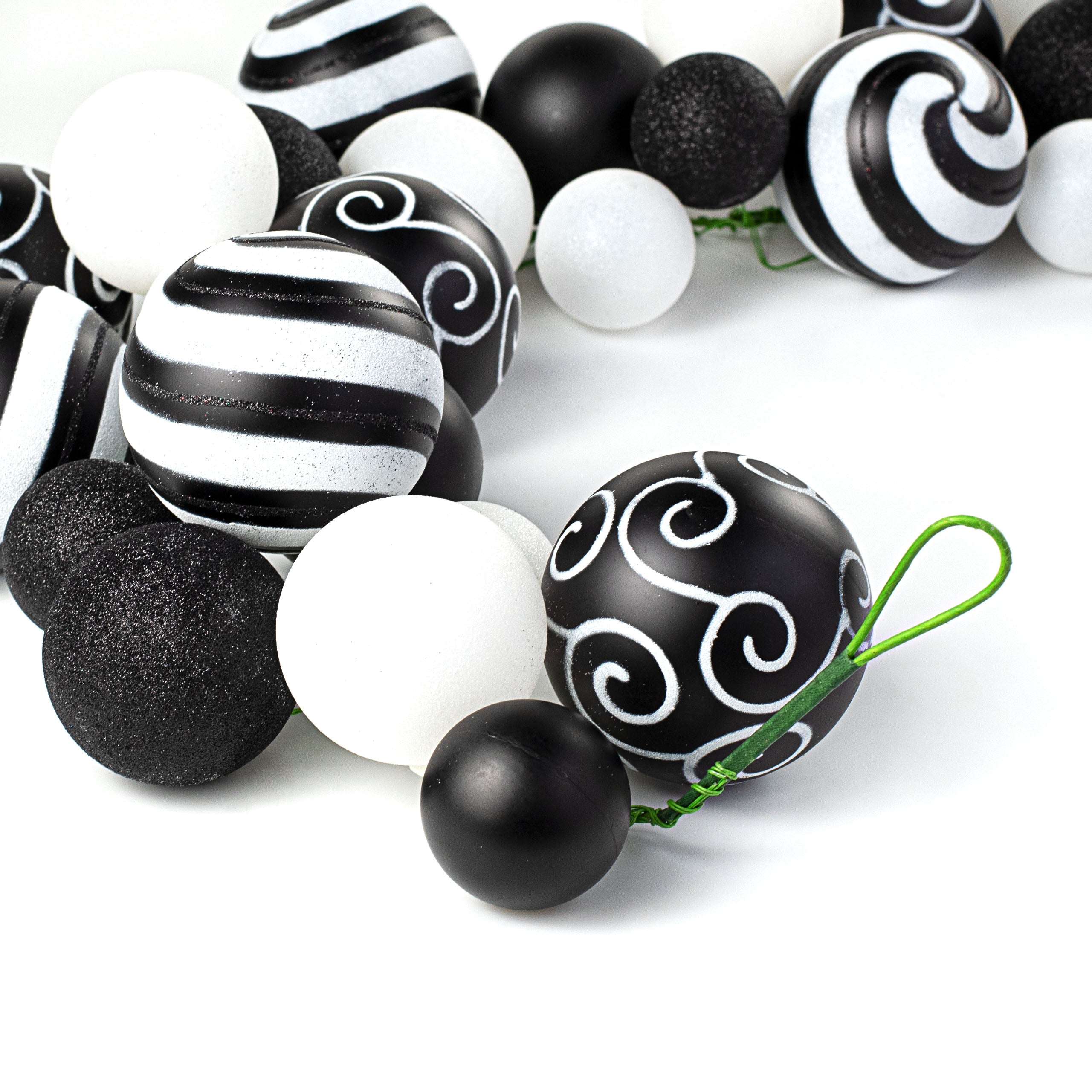 6' Effortless Ornament Garland: Black & White detail photo 3