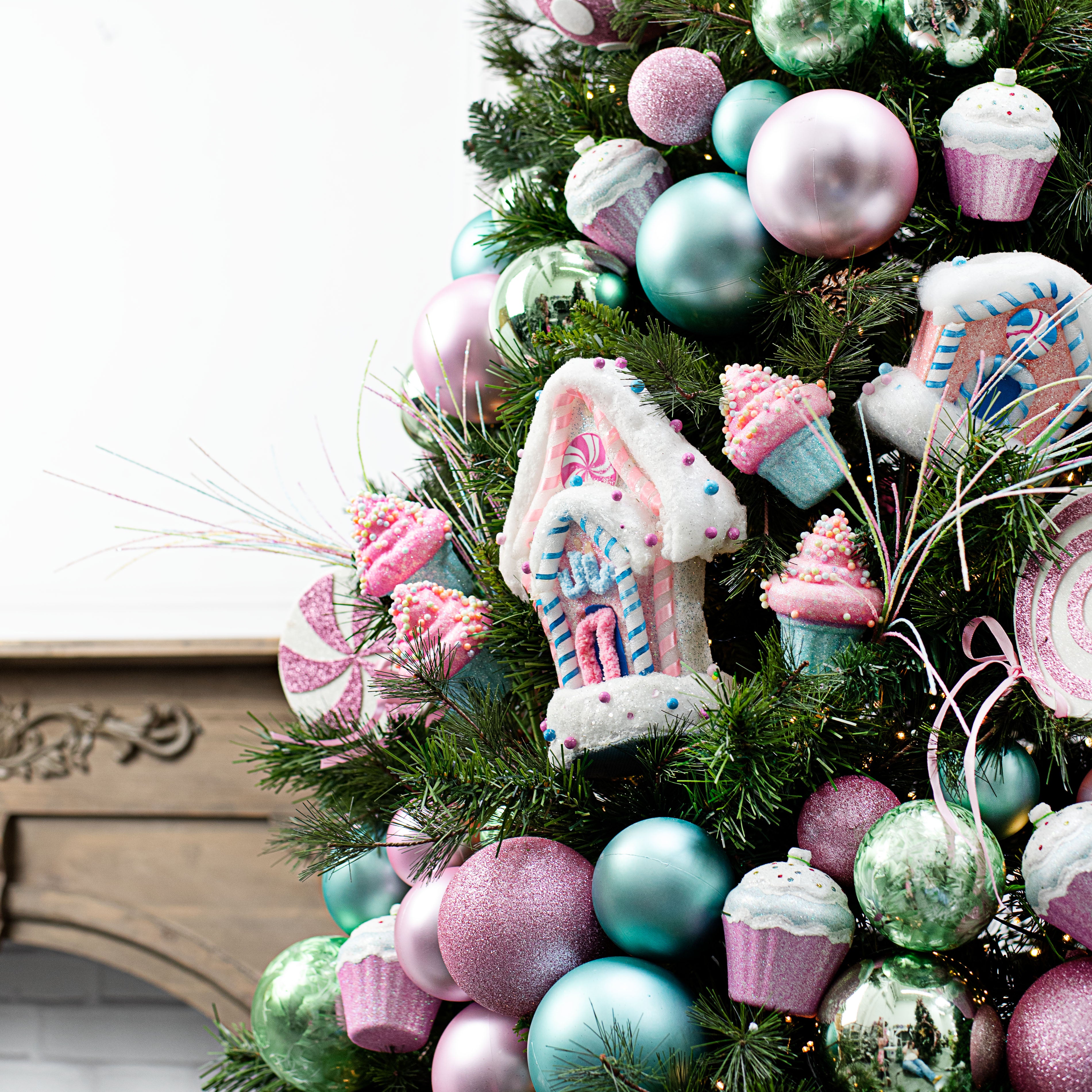 6' Effortless Ornament Garland: Icy Pink, Turquoise, Mint detail photo 4