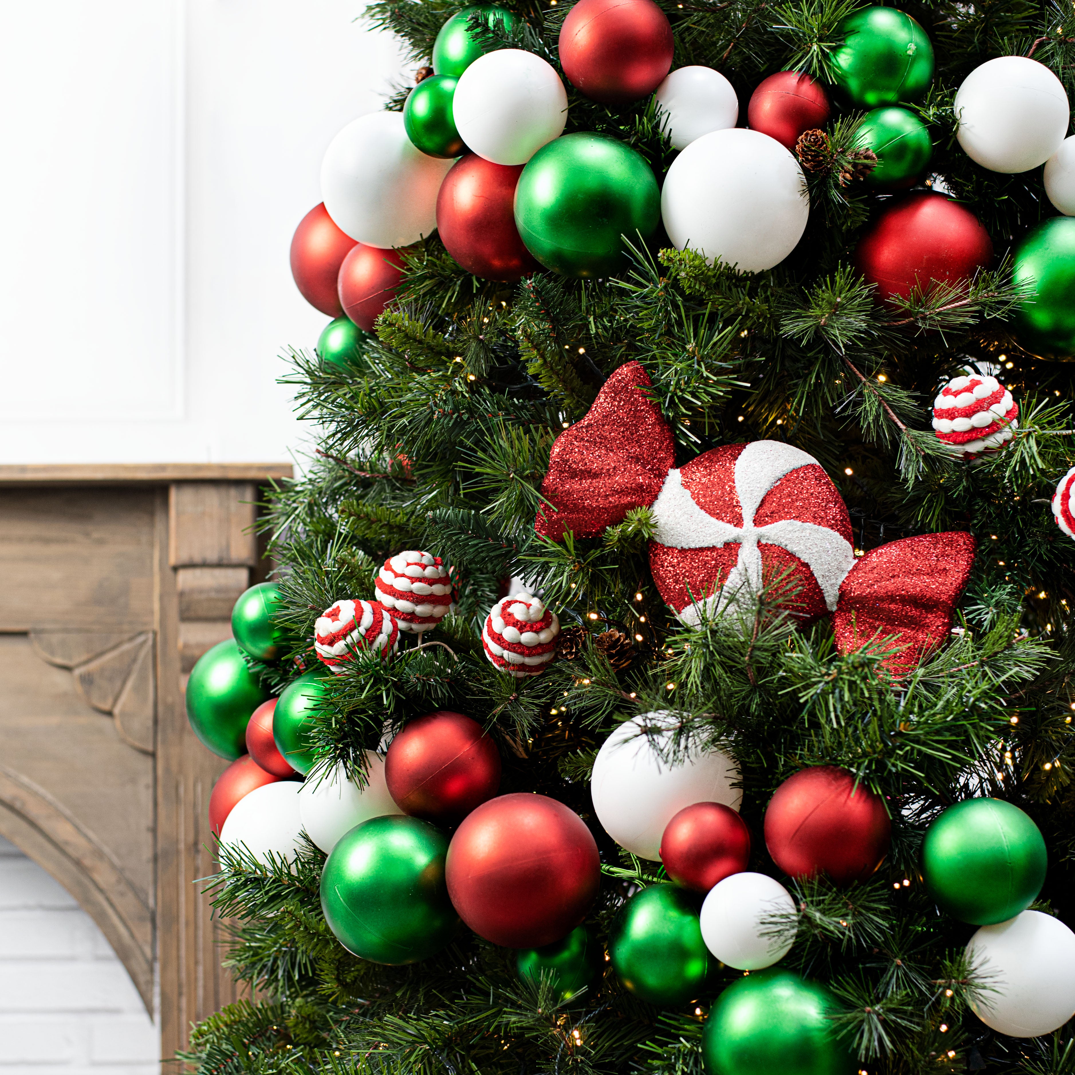 6' Effortless Ornament Garland: Matte Red, Emerald, White detail photo 4