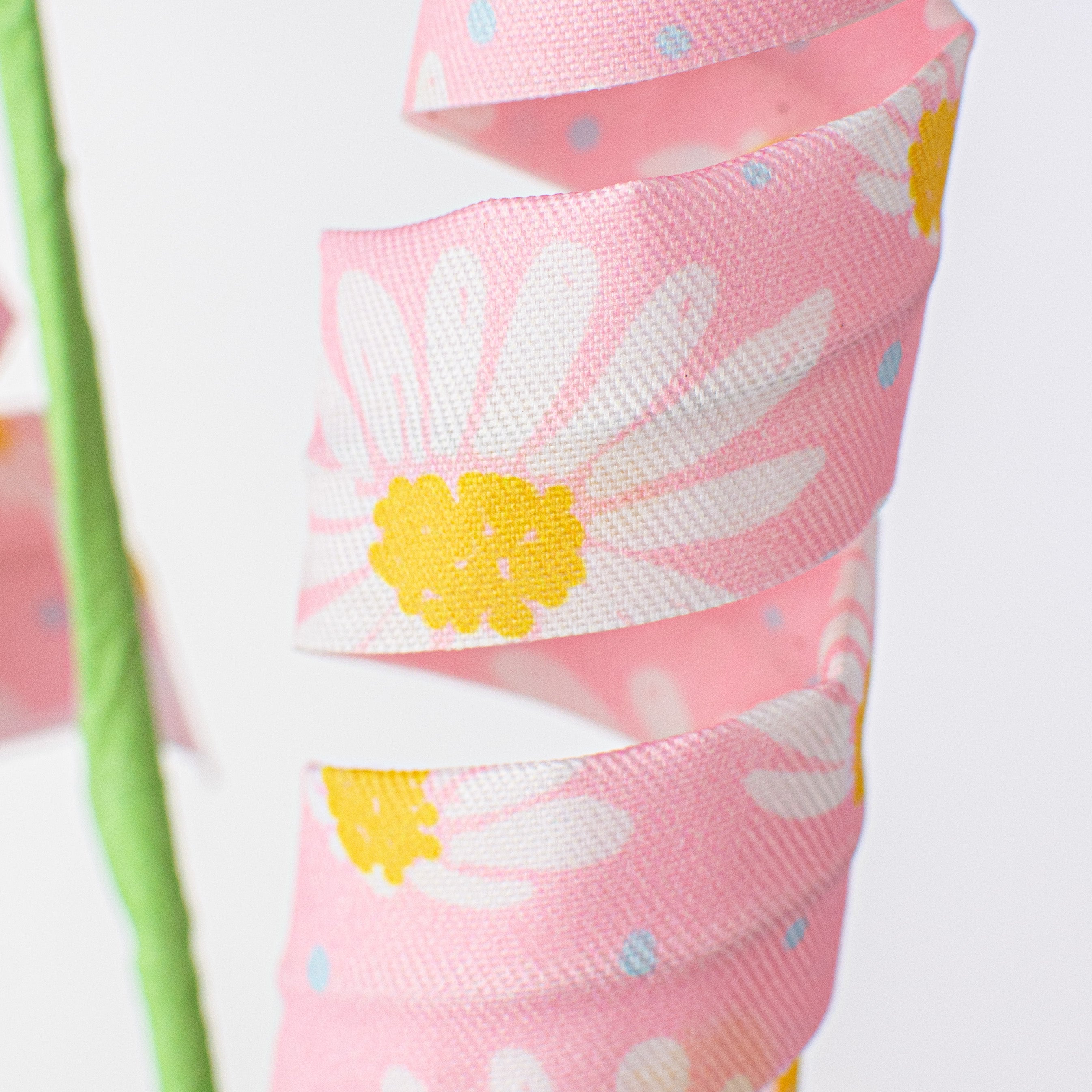 24" Fabric Curl Spray: Pink Daisy Lifestyle Photo