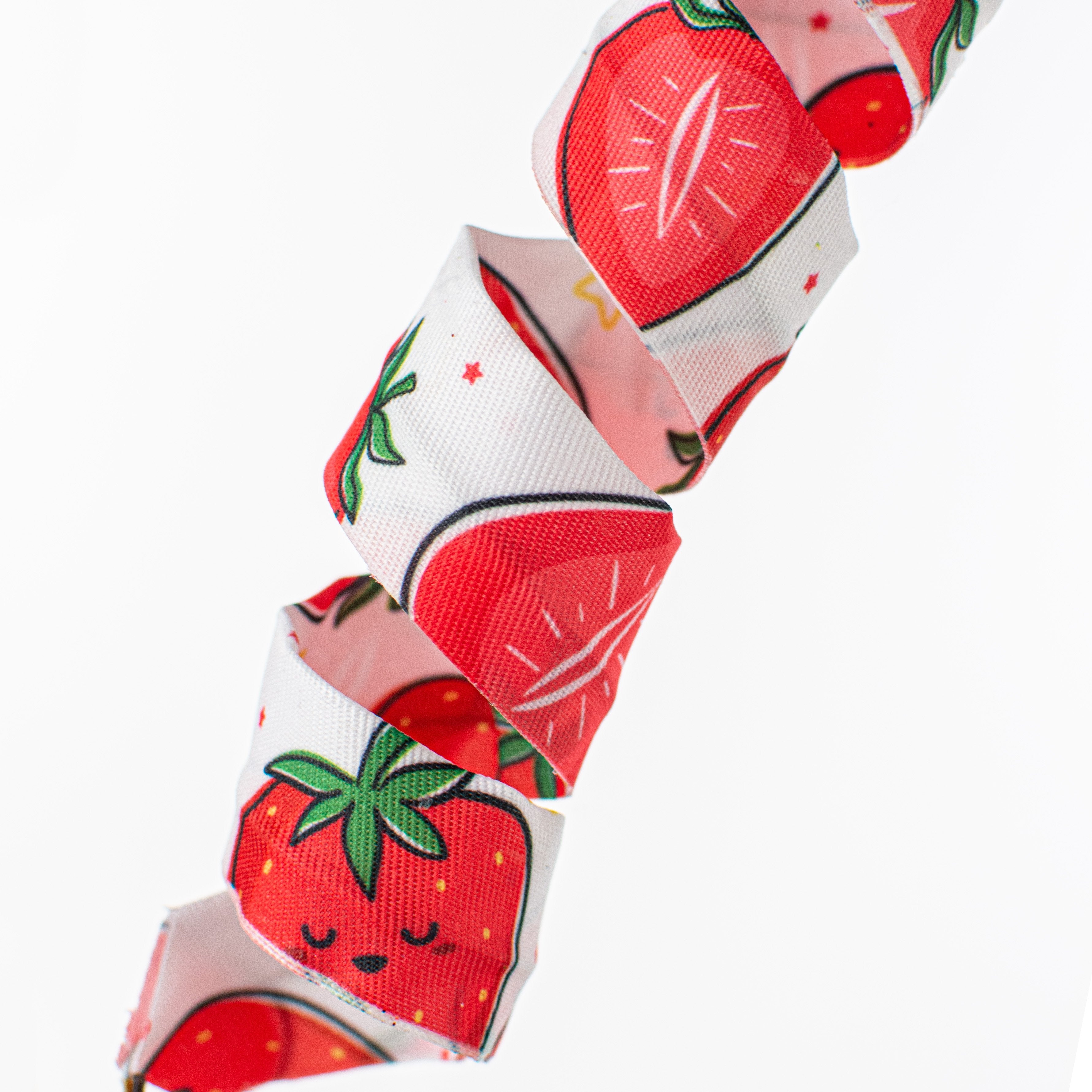 24" Fabric Curl Spray: Strawberry Lifestyle Photo